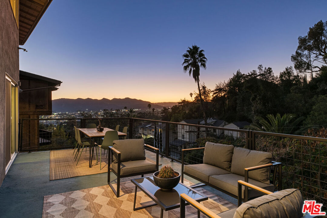 Glendale, California, 91207, United States, 3 Bedrooms Bedrooms, ,3 BathroomsBathrooms,Residential,For Sale,1987777