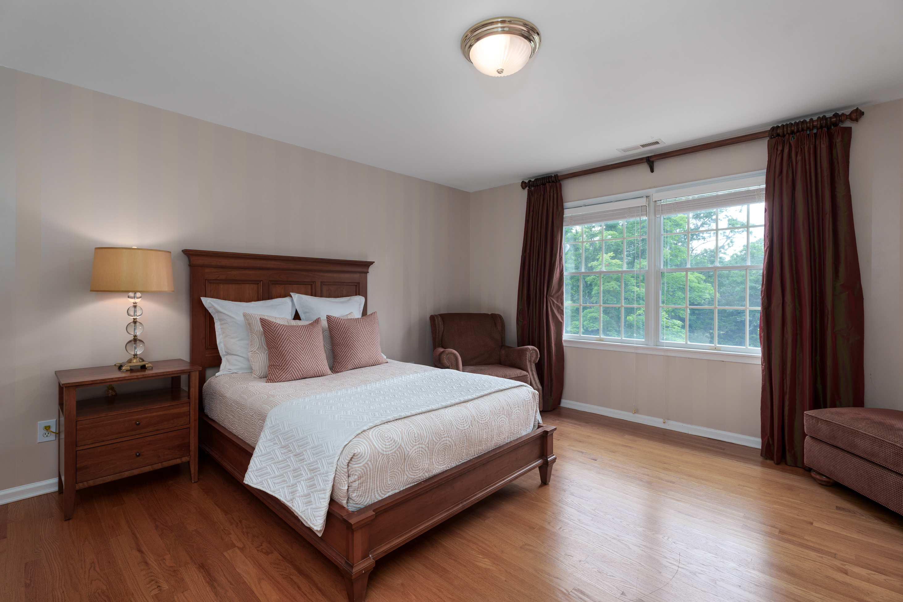  Generously Scaled Rooms Warmed by Timeless Detailing - 物件實景