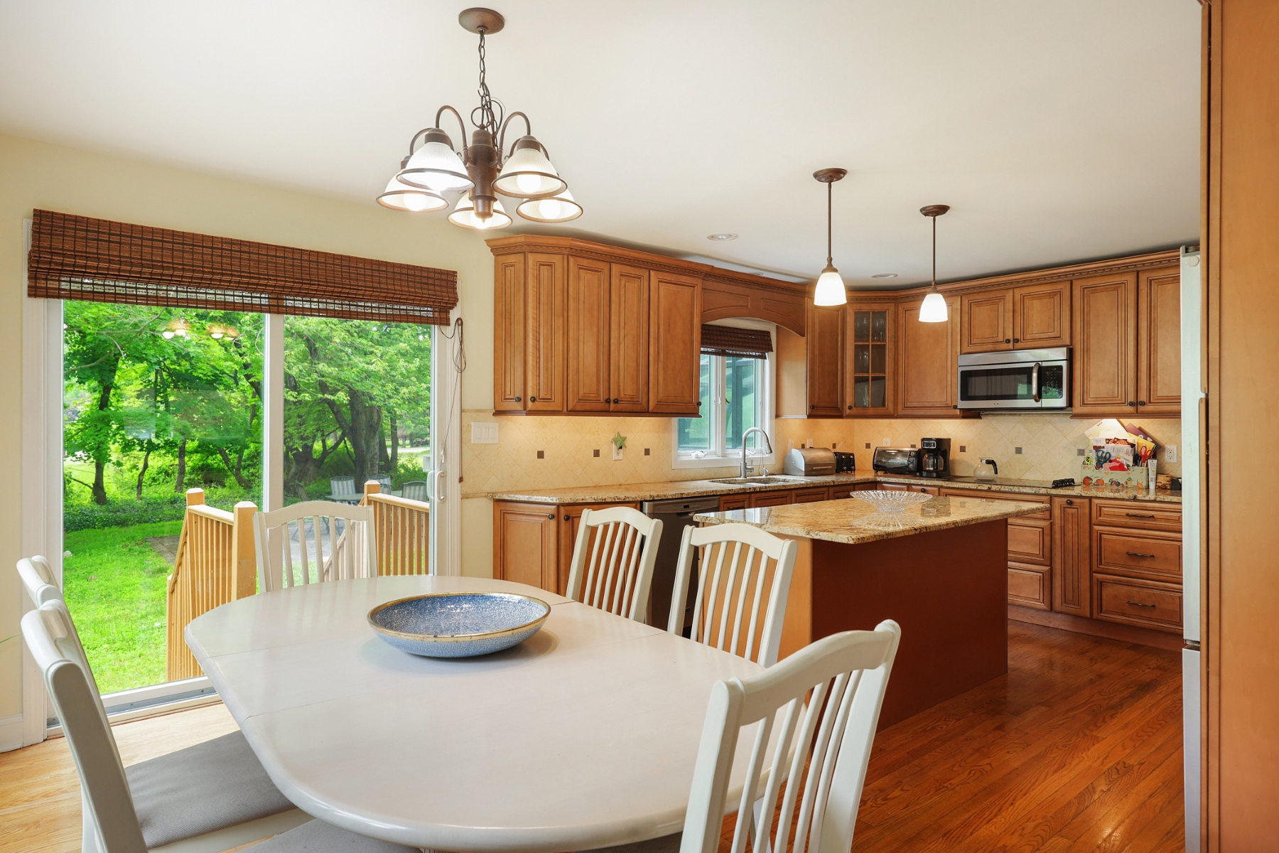  Beautifully Maintained Colonial Situated on a Quiet Cul-de-Sac - 物件實景