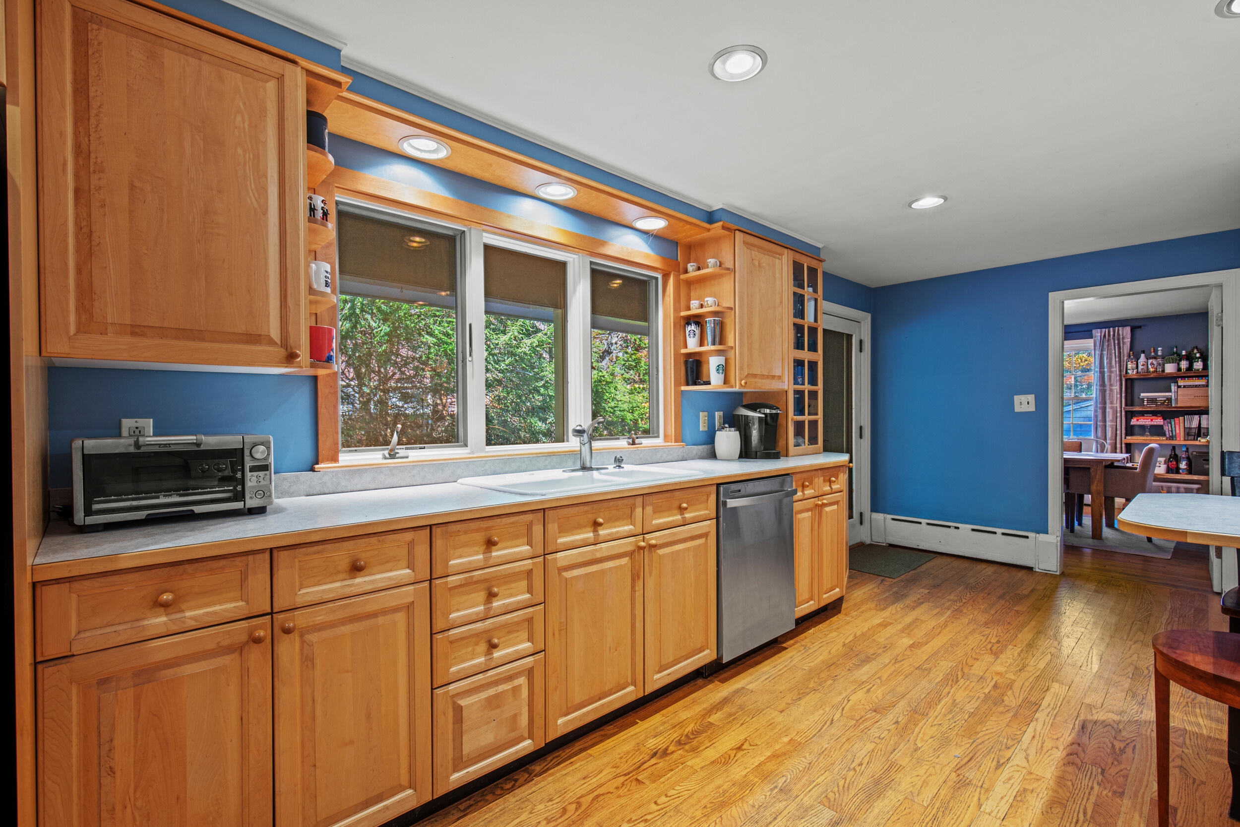 Portland, Maine, 04103, United States, 4 Bedrooms Bedrooms, ,2 BathroomsBathrooms,Residential,For Sale,1988552