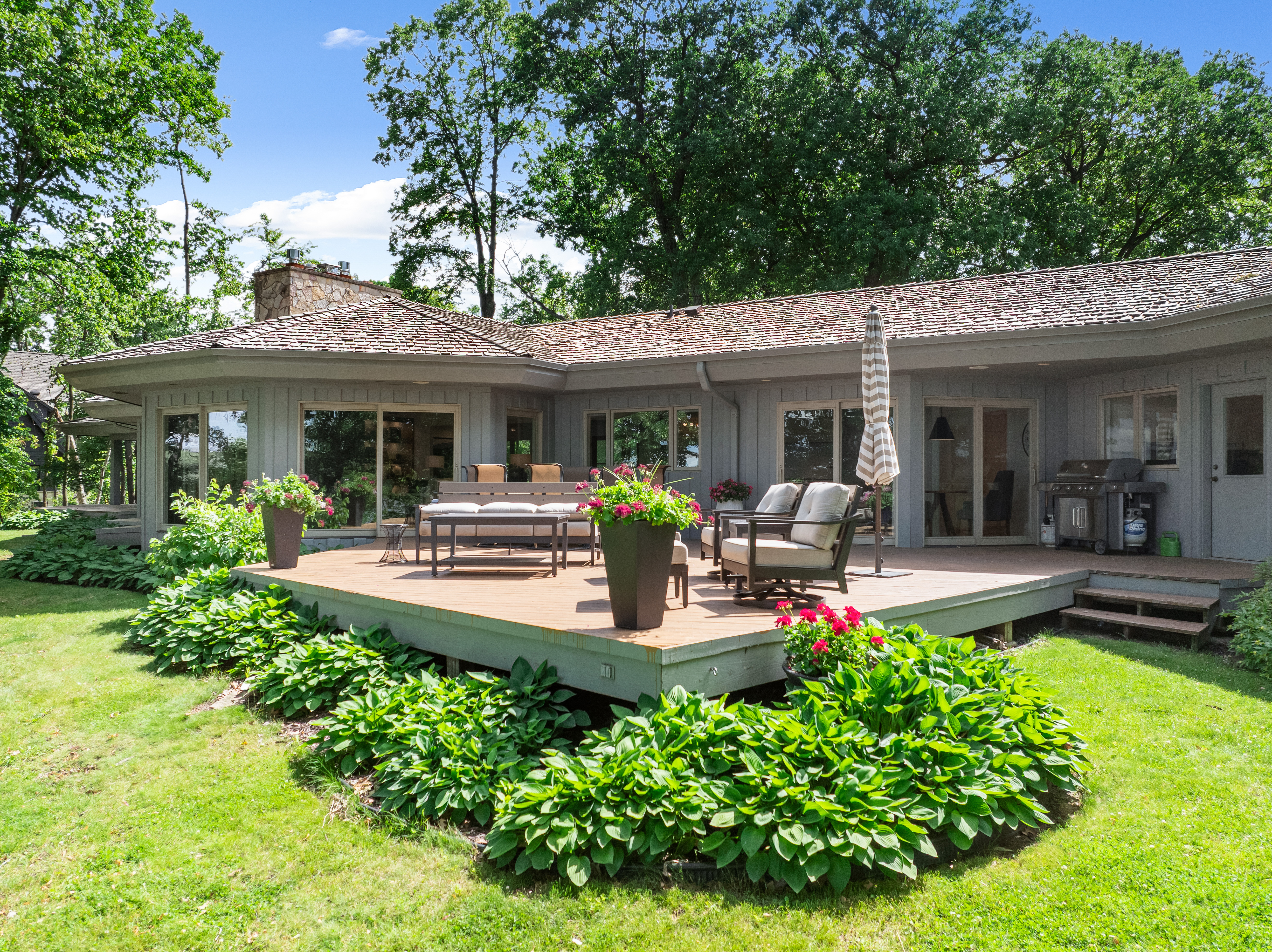  Lakeside Luxury with Timeless Charm and Modern Touches - 物件實景