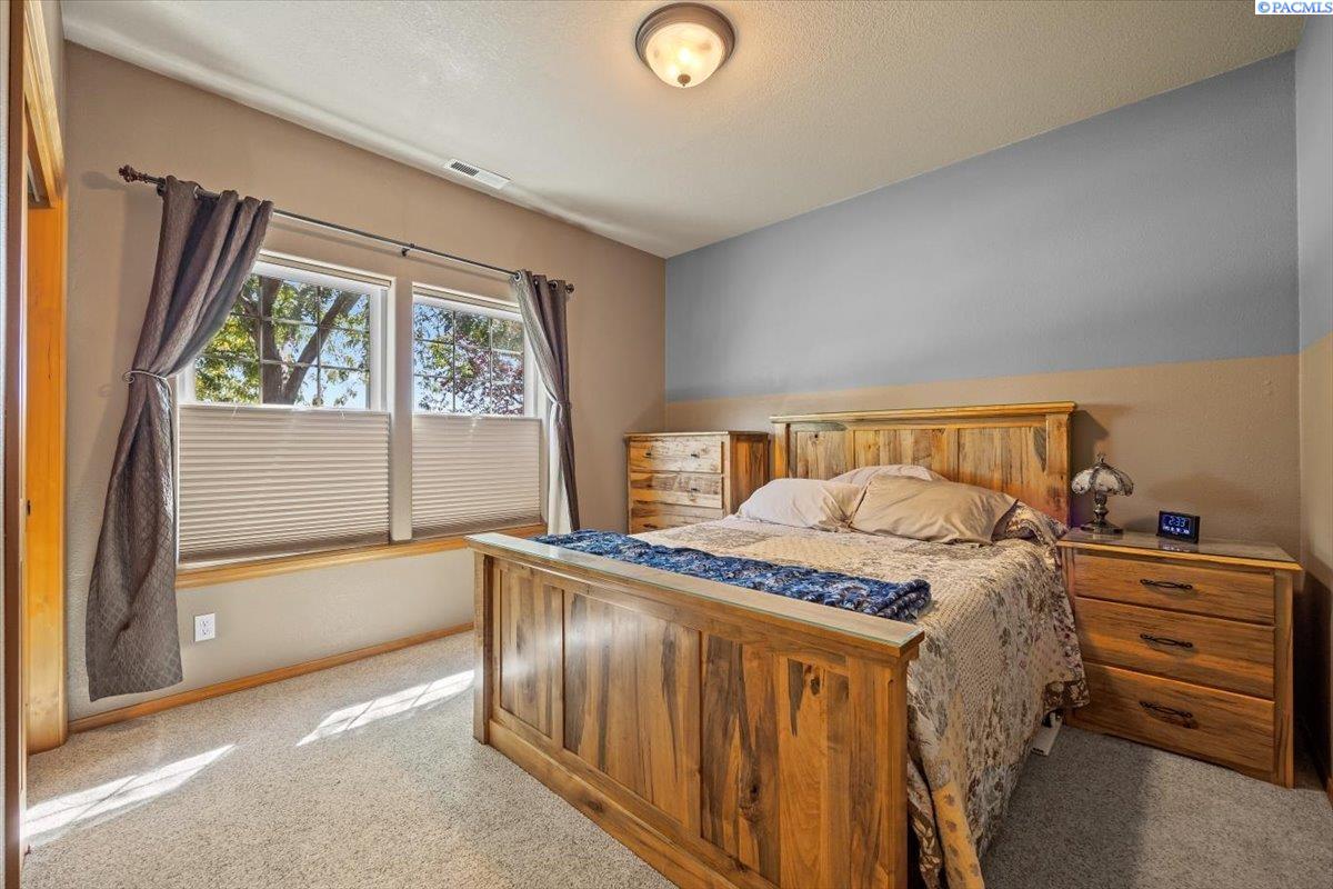 Richland, Washington, 99352, United States, 4 Bedrooms Bedrooms, ,2 BathroomsBathrooms,Residential,For Sale,1906988