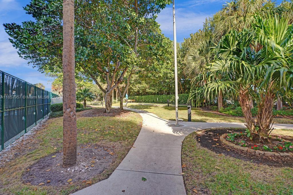 Hollywood, Florida, 33019, United States, 2 Bedrooms Bedrooms, ,2 BathroomsBathrooms,Residential,For Sale,1918580