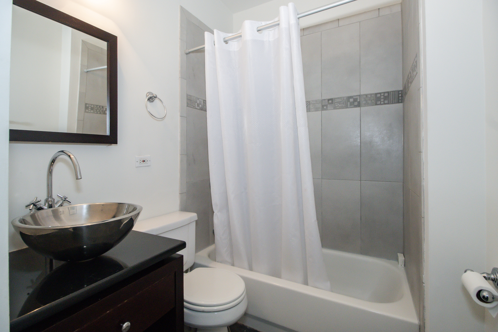 Chicago, Illinois, 60610, United States, 3 Bedrooms Bedrooms, ,3 BathroomsBathrooms,Residential,For Sale,1977363