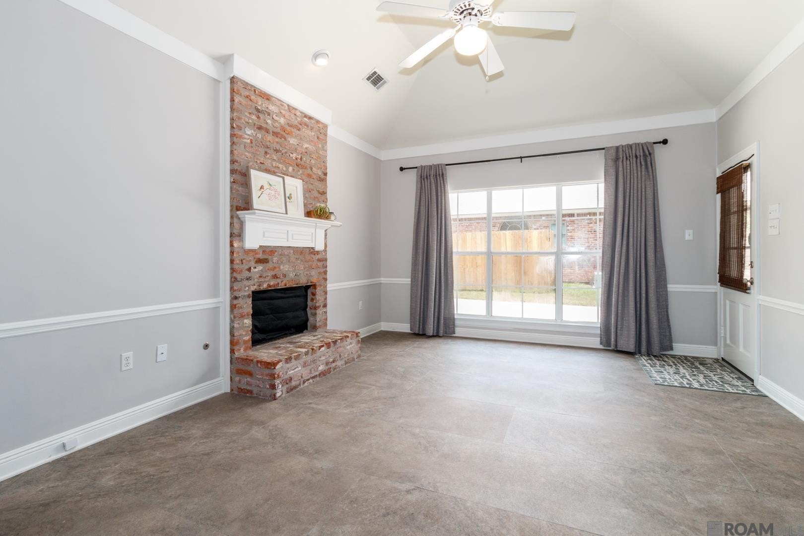 Baton Rouge, Louisiana, 70808, United States, 4 Bedrooms Bedrooms, ,3 BathroomsBathrooms,Residential,For Sale,1935637