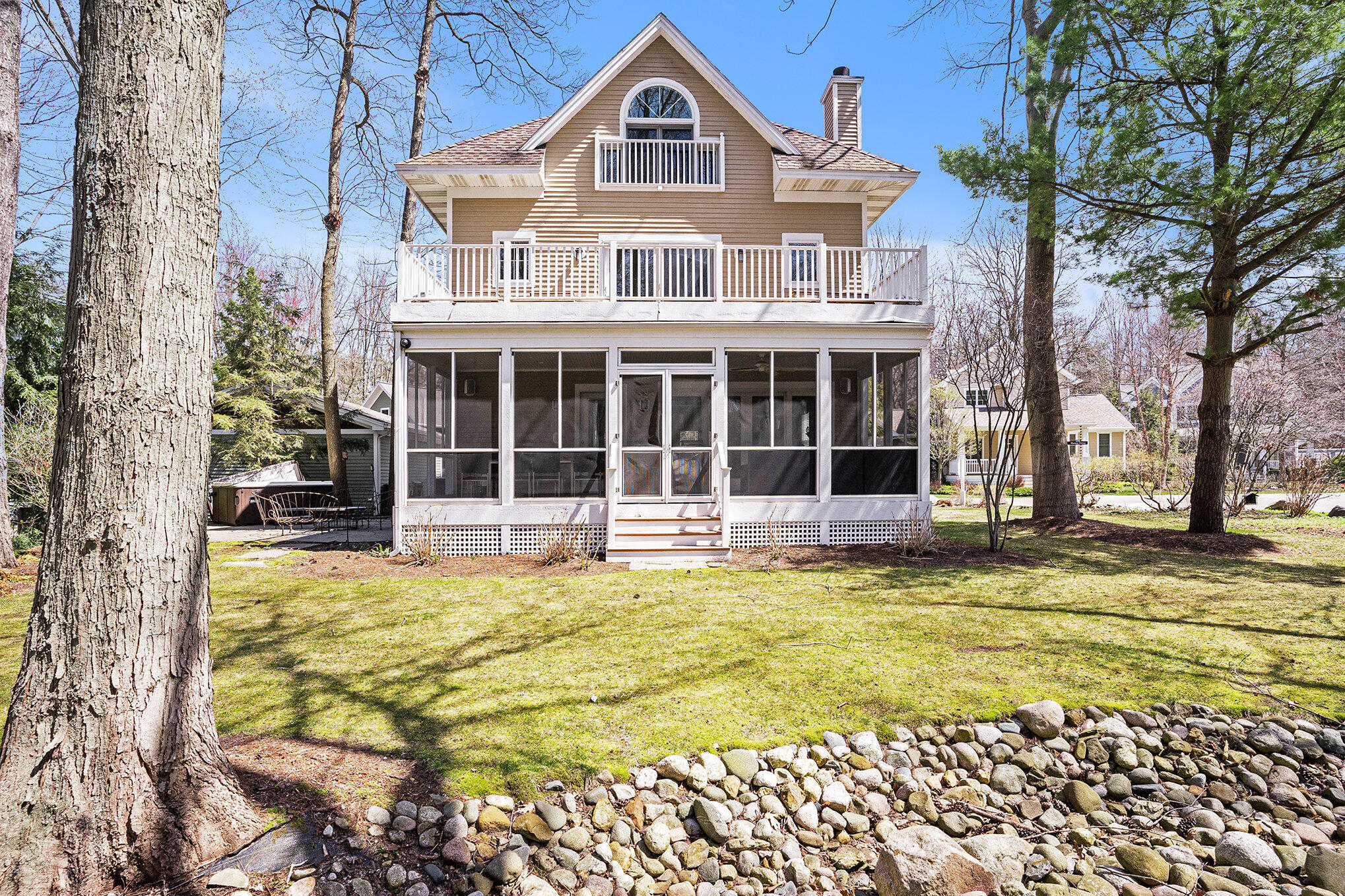 South Haven, Michigan, 49090, United States, 4 Bedrooms Bedrooms, ,4 BathroomsBathrooms,Residential,For Sale,1945011