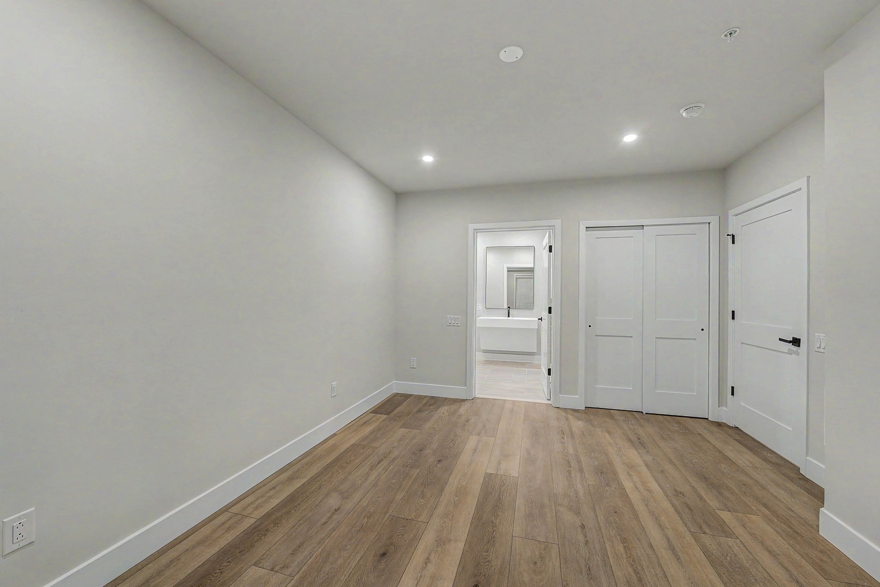  323 E Oak Avenue #103 - 物件實景