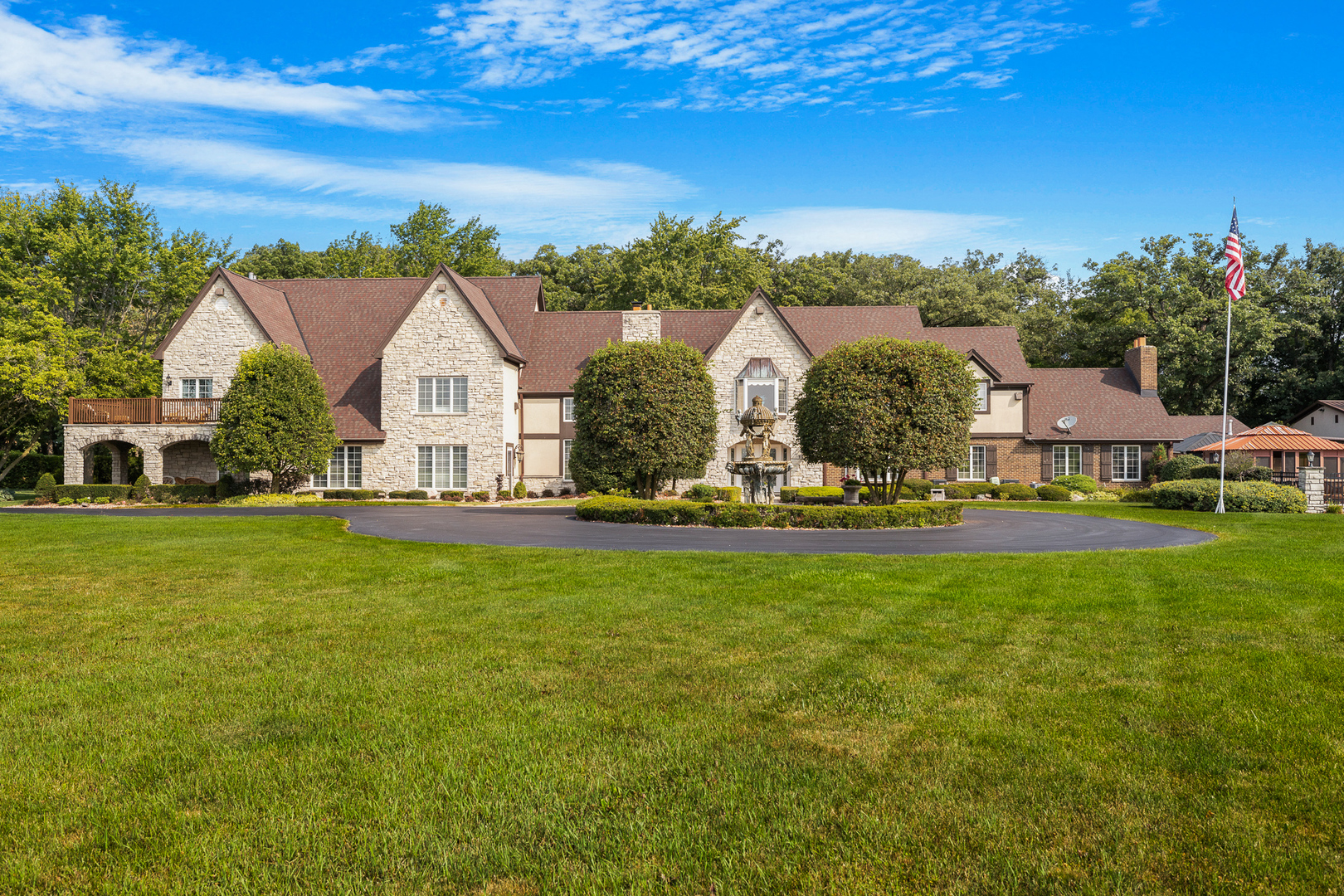Homer Glen, Illinois, 60491, United States, 4 Bedrooms Bedrooms, ,5 BathroomsBathrooms,Residential,For Sale,1940252