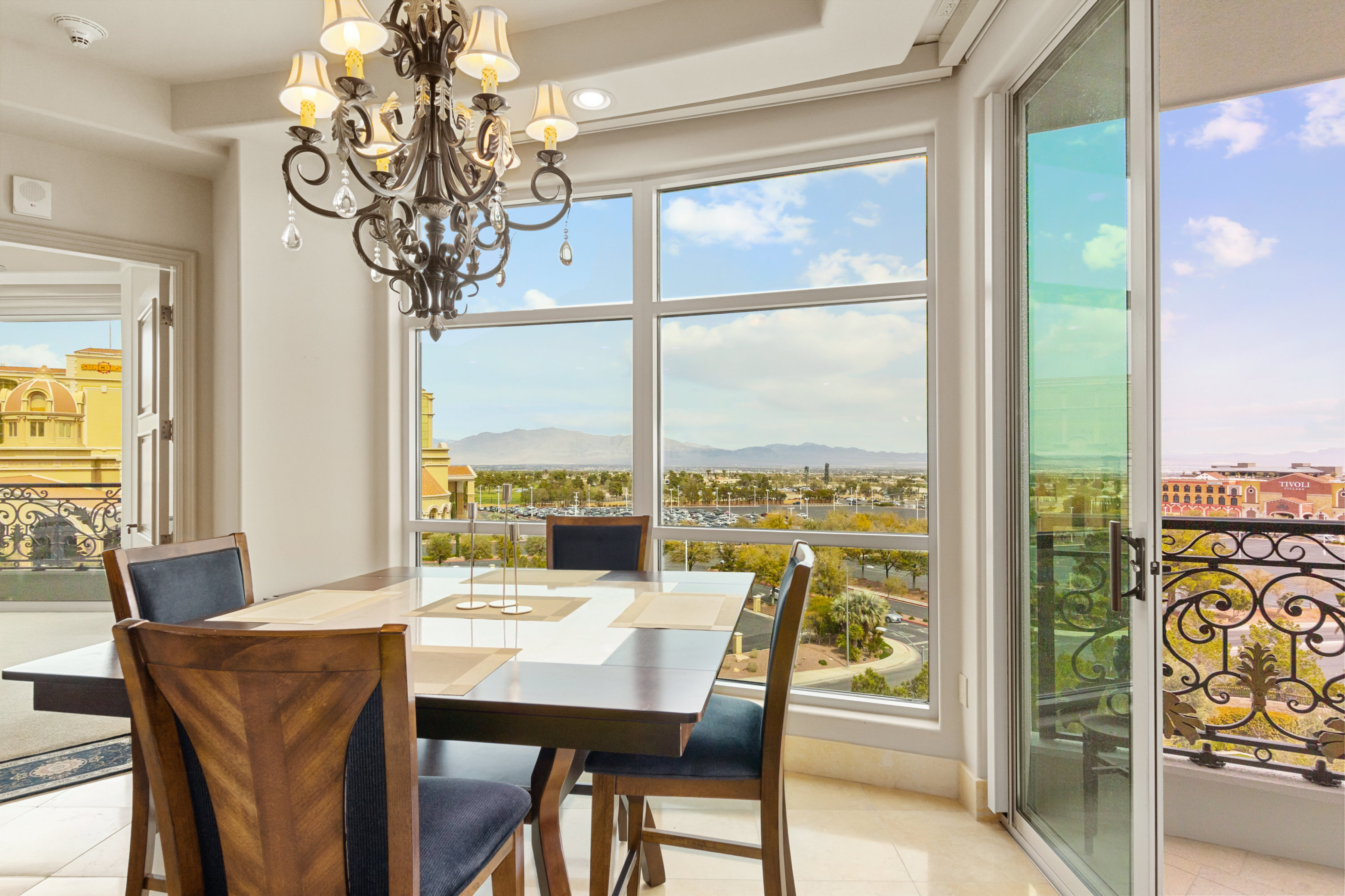  Stunning home at One Queensridge Place - 物件實景