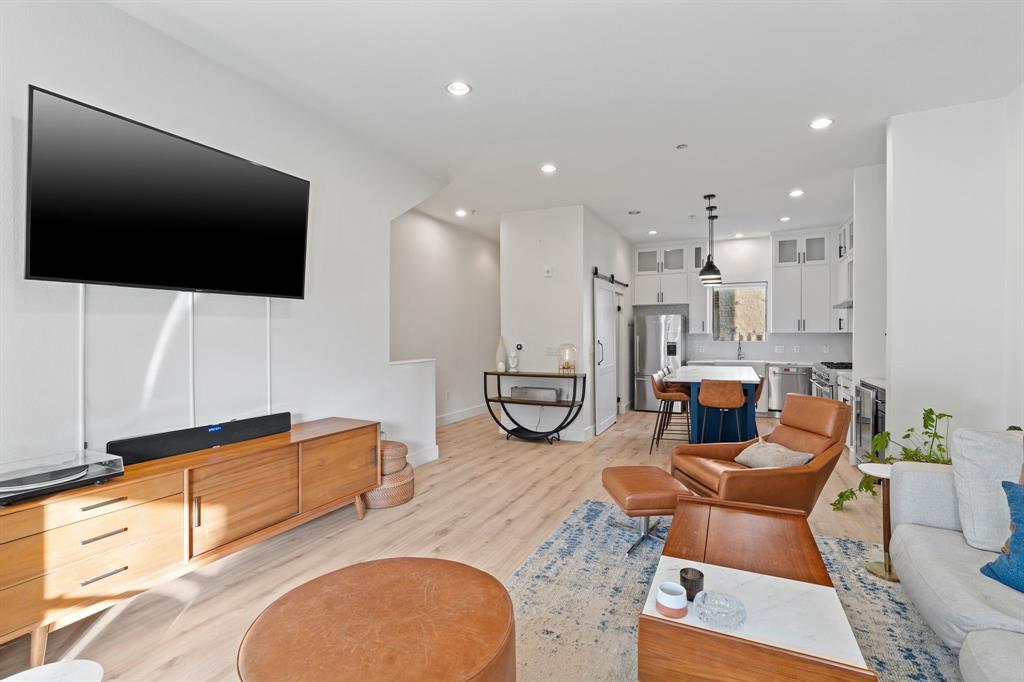 Dallas, Texas, 75219, United States, 2 Bedrooms Bedrooms, ,3 BathroomsBathrooms,Residential,For Sale,1911883