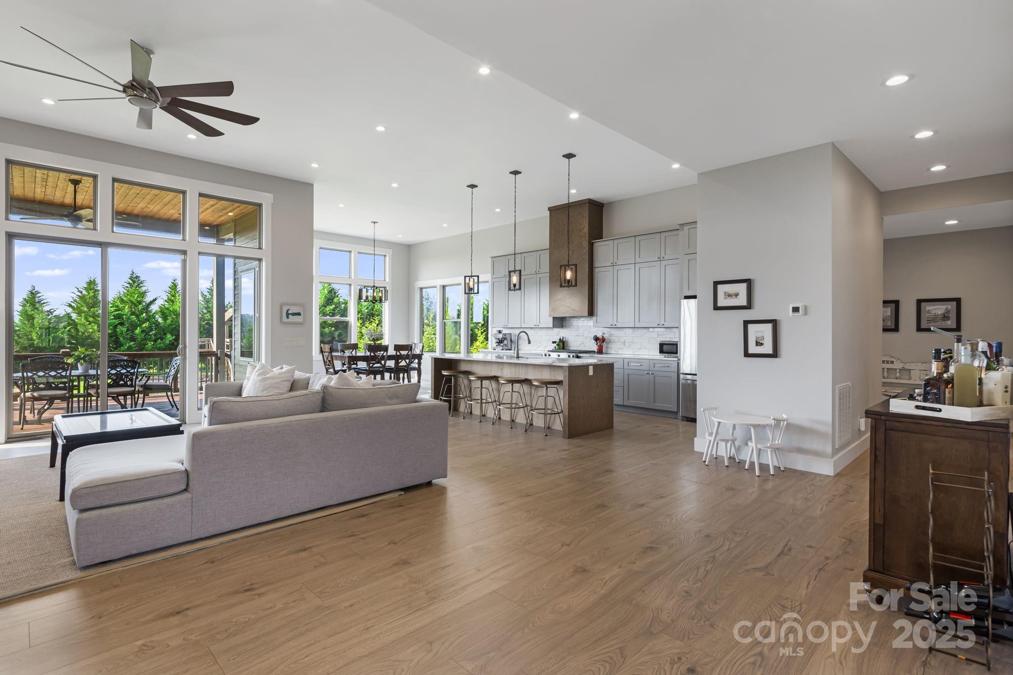 Mills River, North Carolina, 28759, United States, 3 Bedrooms Bedrooms, ,3 BathroomsBathrooms,Residential,For Sale,1992072