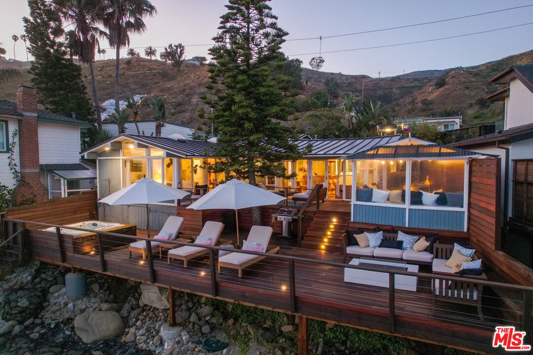 Malibu, California, 90265, United States, 3 Bedrooms Bedrooms, ,2 BathroomsBathrooms,Residential,For Sale,1992051