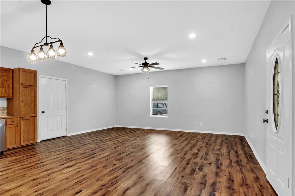 Dequincy, Louisiana, 70633, United States, 5 Bedrooms Bedrooms, ,4 BathroomsBathrooms,Residential,For Sale,1984141