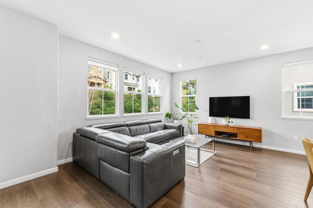 Hayward, California, 94541, United States, 3 Bedrooms Bedrooms, ,4 BathroomsBathrooms,Residential,For Sale,2032197