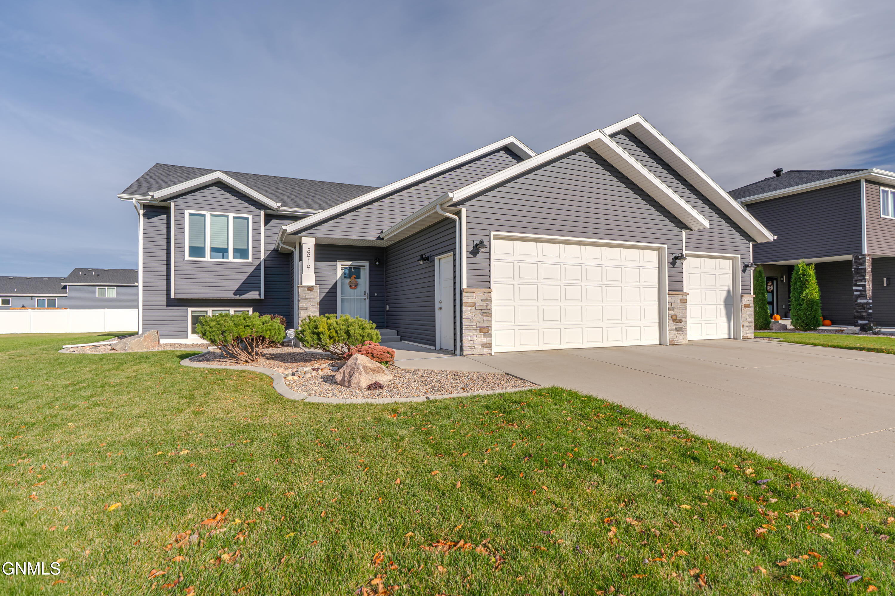 Bismarck, North Dakota, 58504, United States, 5 Bedrooms Bedrooms, ,2 BathroomsBathrooms,Residential,For Sale,1986096