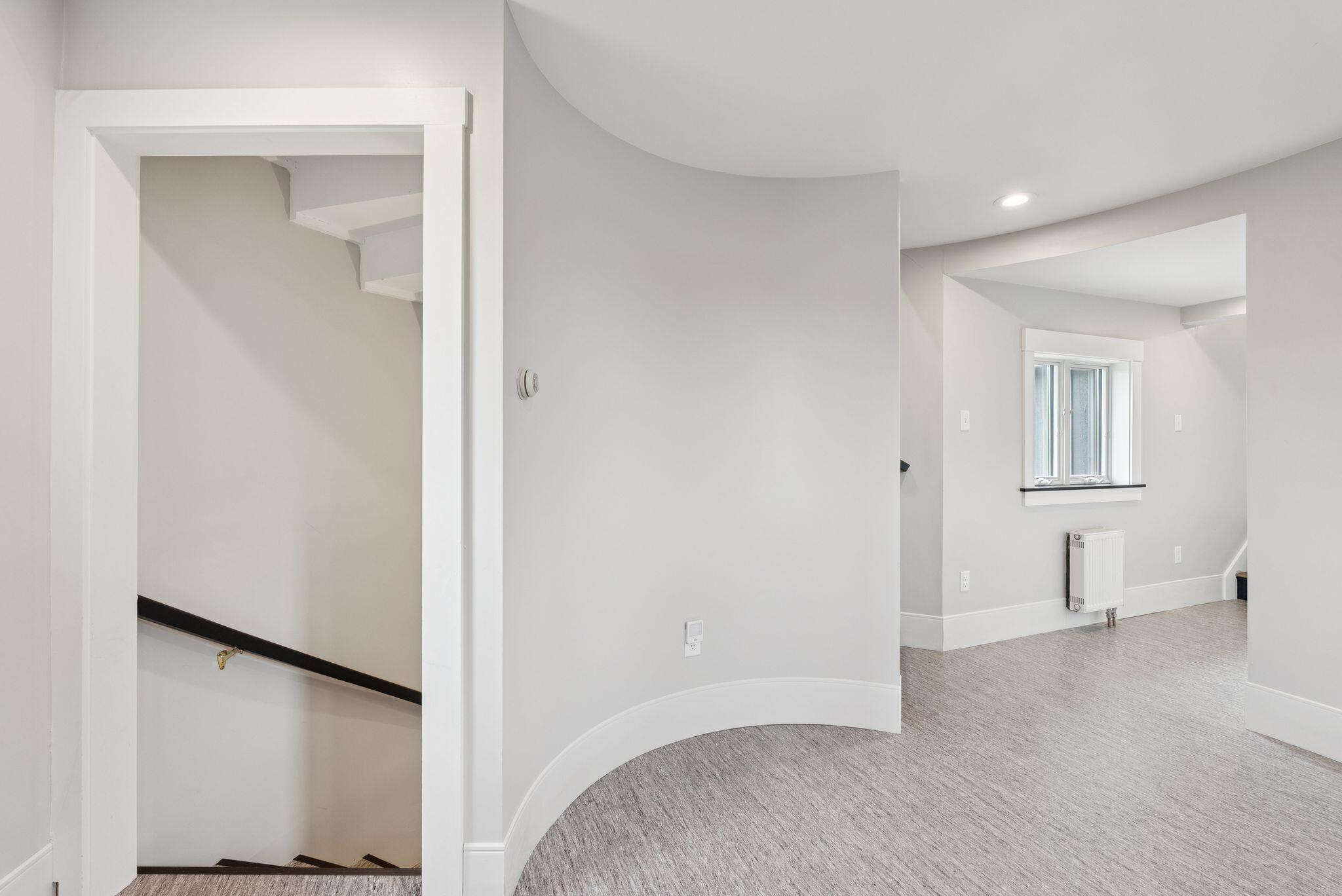 Falmouth, Maine, 04105, United States, 3 Bedrooms Bedrooms, ,4 BathroomsBathrooms,Residential,For Sale,1975511