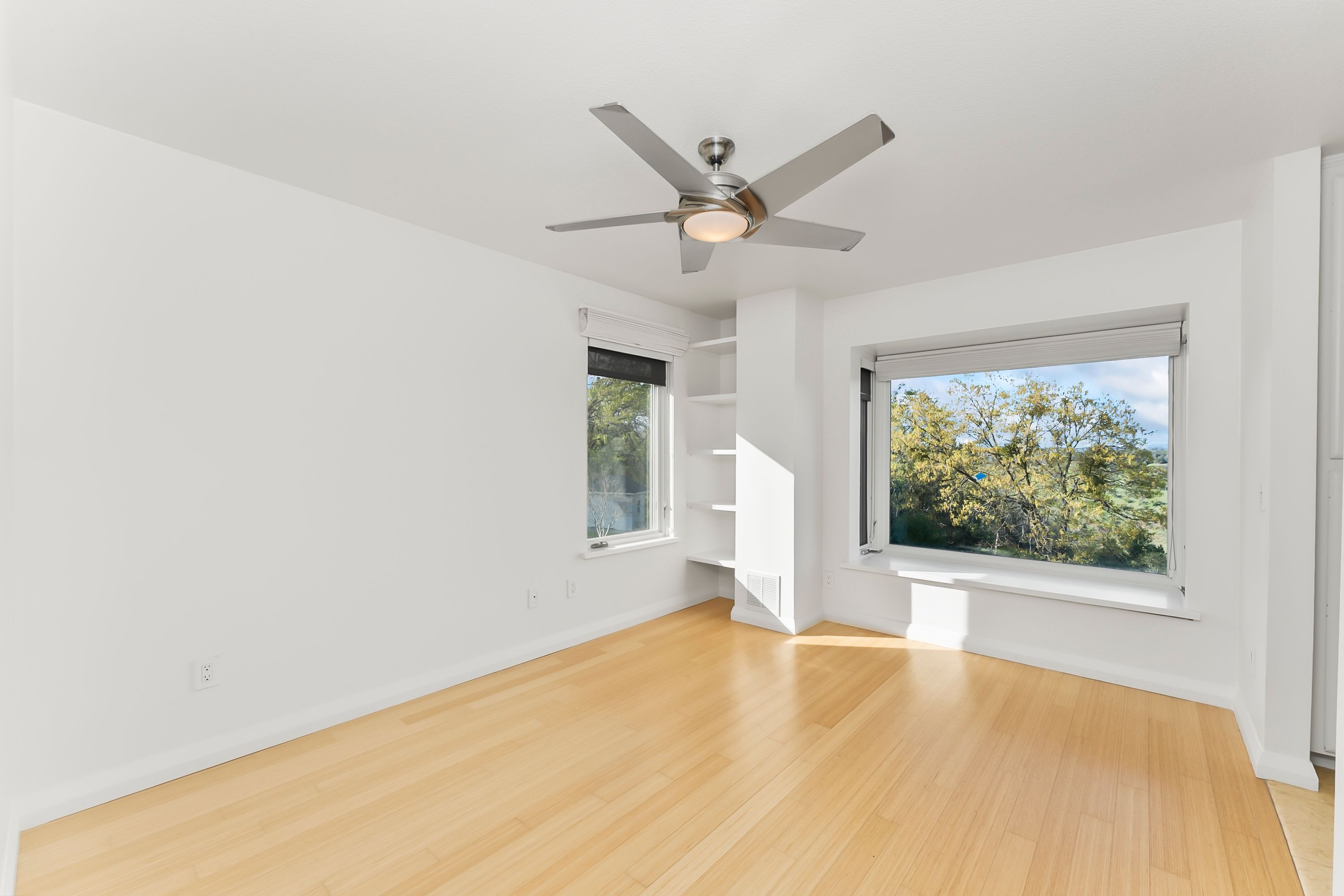  River Views • Pool • A Striking Estate That Makes a Statement - 物件實景