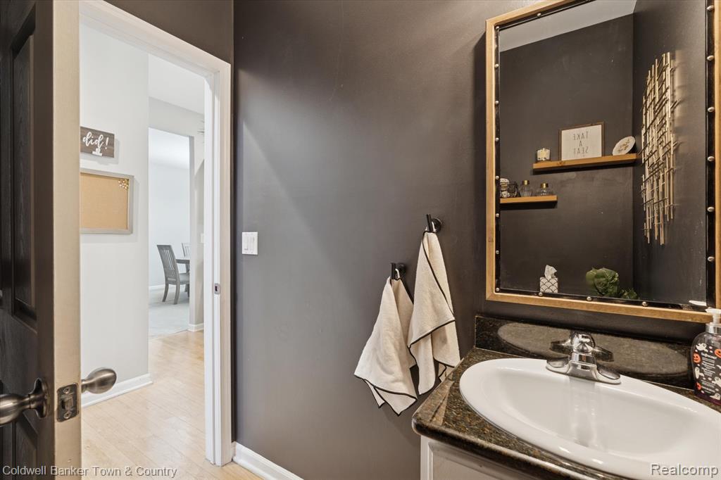 Highland, Michigan, 48357, United States, 4 Bedrooms Bedrooms, ,4 BathroomsBathrooms,Residential,For Sale,2003066