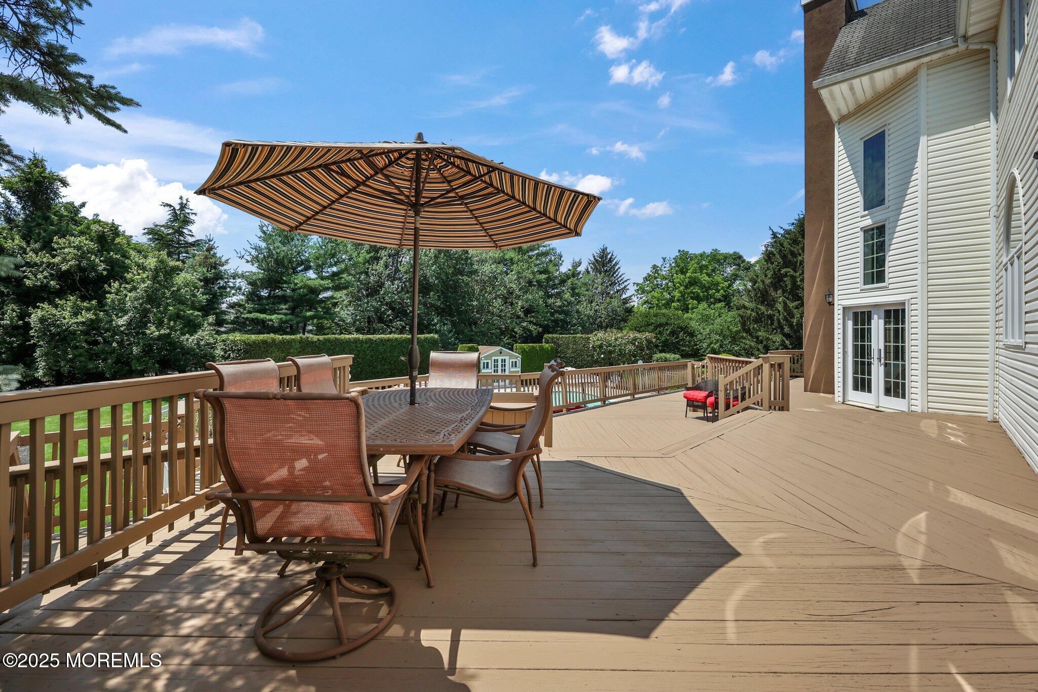 Manalapan, New Jersey, 07726, United States, 5 Bedrooms Bedrooms, ,7 BathroomsBathrooms,Residential,For Sale,1979083