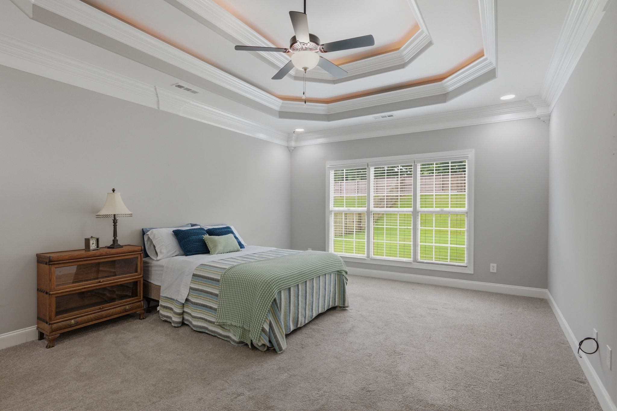  214 Legendwood Drive  NW - 物件實景