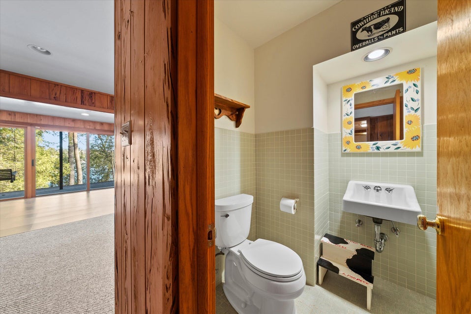 Rhine, Wisconsin, 53020, United States, 3 Bedrooms Bedrooms, ,4 BathroomsBathrooms,Residential,For Sale,1982629