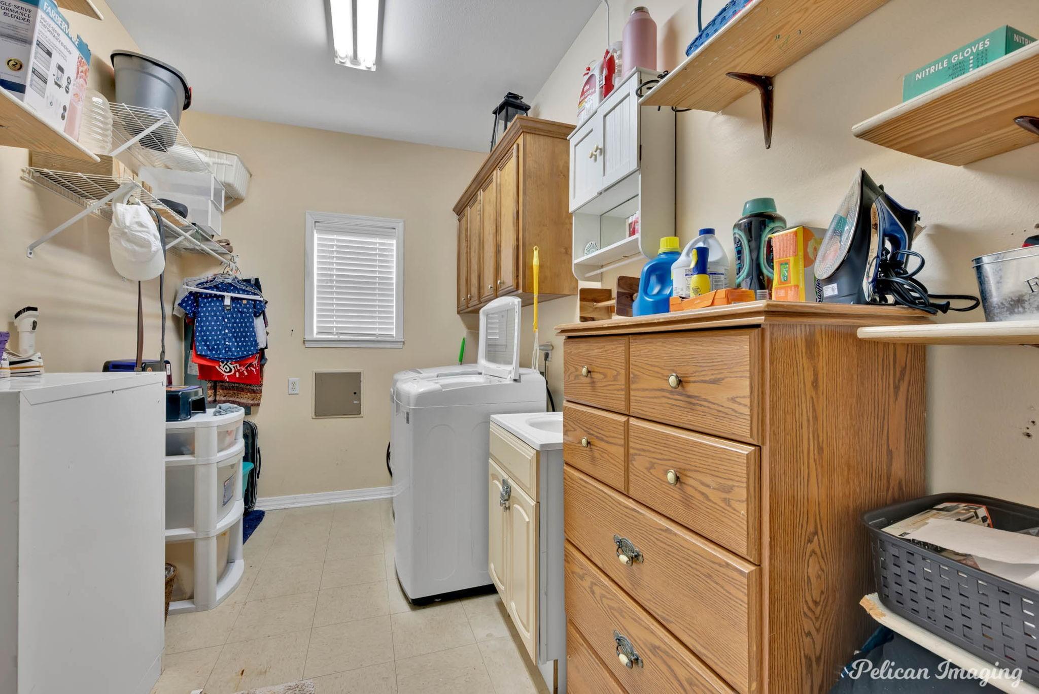 Natchitoches, Louisiana, 71457, United States, 5 Bedrooms Bedrooms, ,3 BathroomsBathrooms,Residential,For Sale,1993825