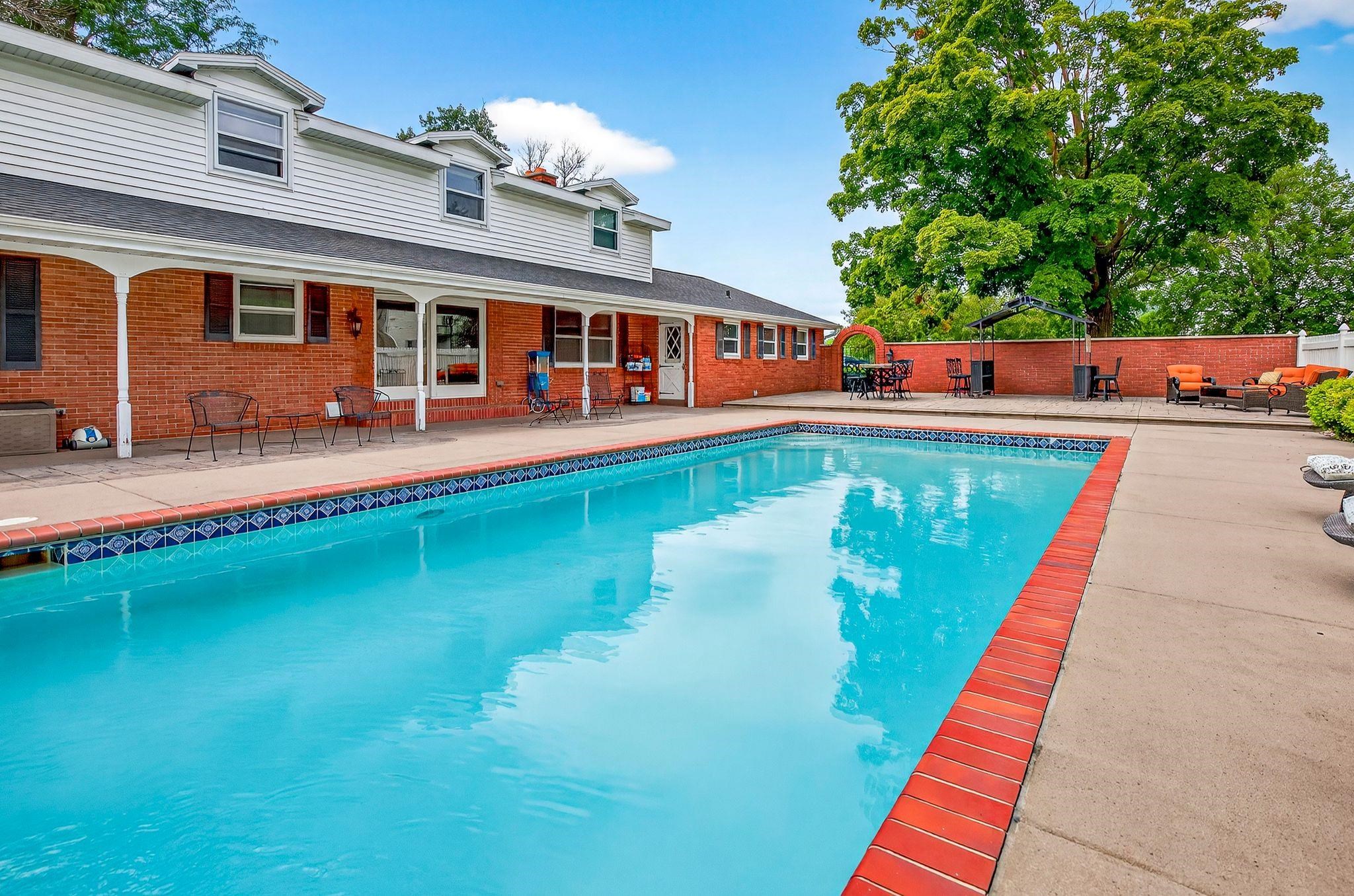 Hortonville, Wisconsin, 54944-9435, United States, 5 Bedrooms Bedrooms, ,4 BathroomsBathrooms,Residential,For Sale,1977478