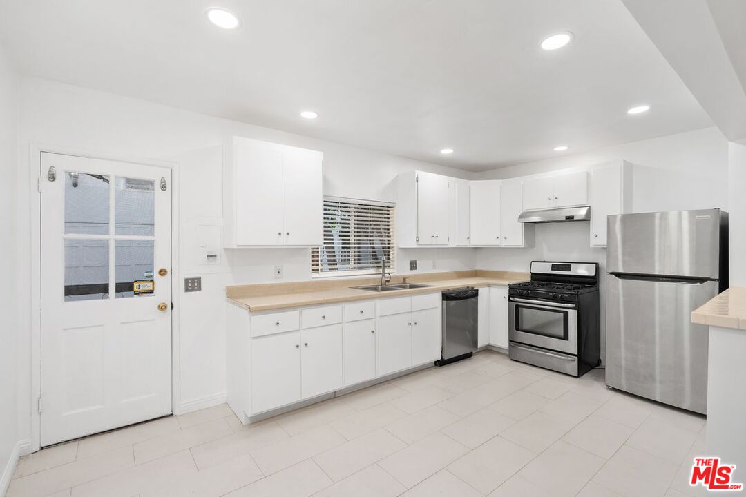 West Hollywood, California, 90046, United States, 4 Bedrooms Bedrooms, ,4 BathroomsBathrooms,Residential,For Sale,1840253