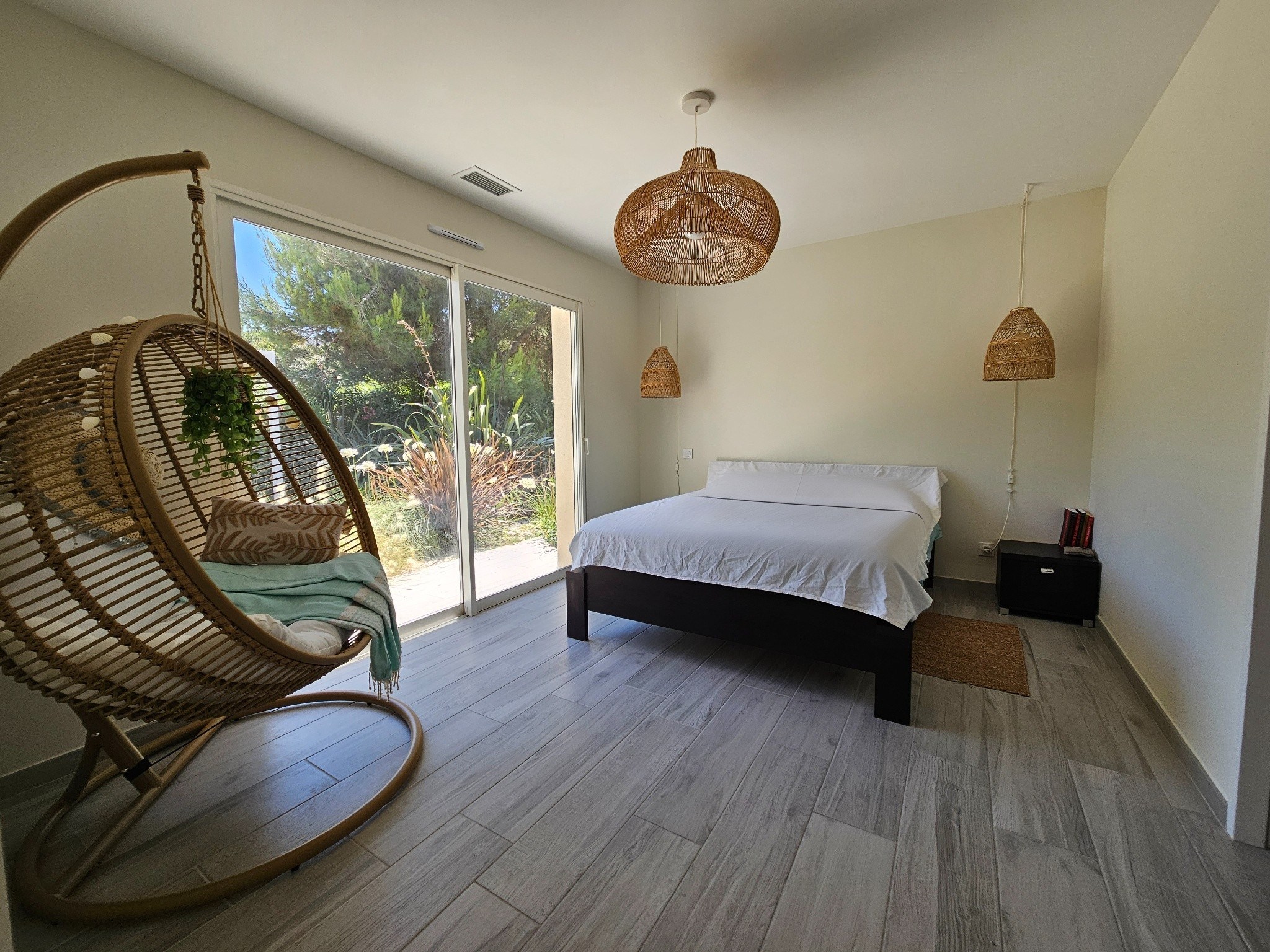  CONTEMPORARY VILLA IN A PRIVATE SETTING - 物件實景