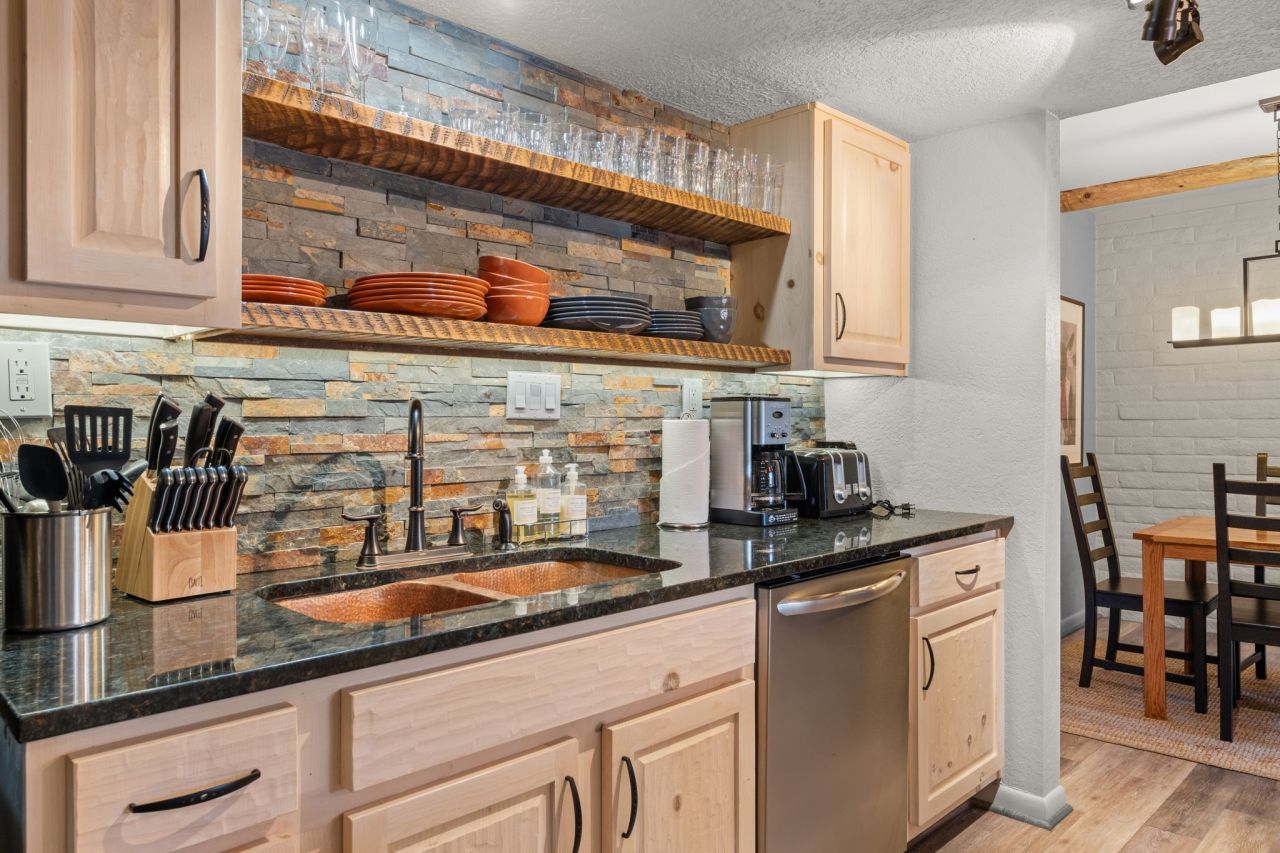 Santa Fe, New Mexico, 87501, United States, 2 Bedrooms Bedrooms, ,3 BathroomsBathrooms,Residential,For Sale,1959101