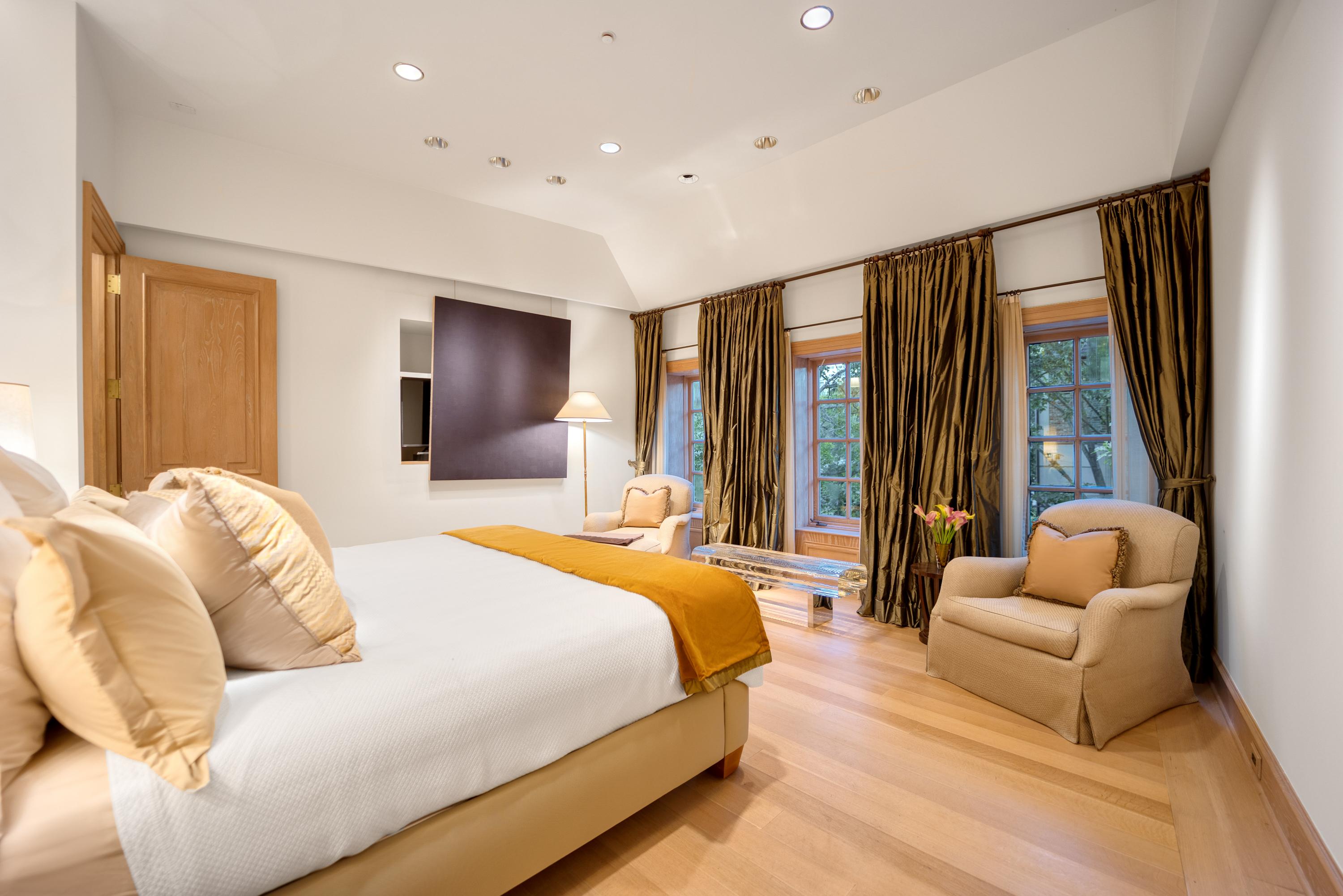  Out of This World - 物件實景