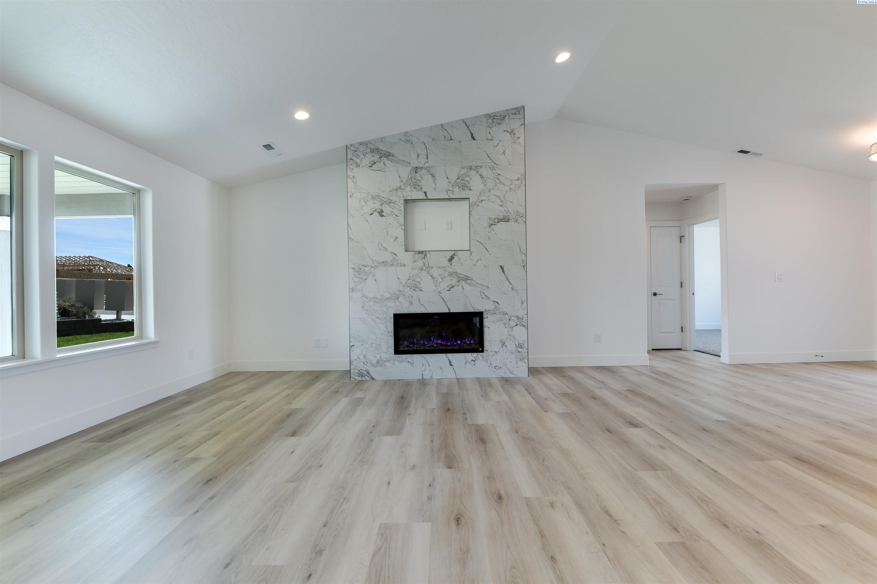 Kennewick, Washington, 99338, United States, 3 Bedrooms Bedrooms, ,1 BathroomBathrooms,Residential,For Sale,1901693