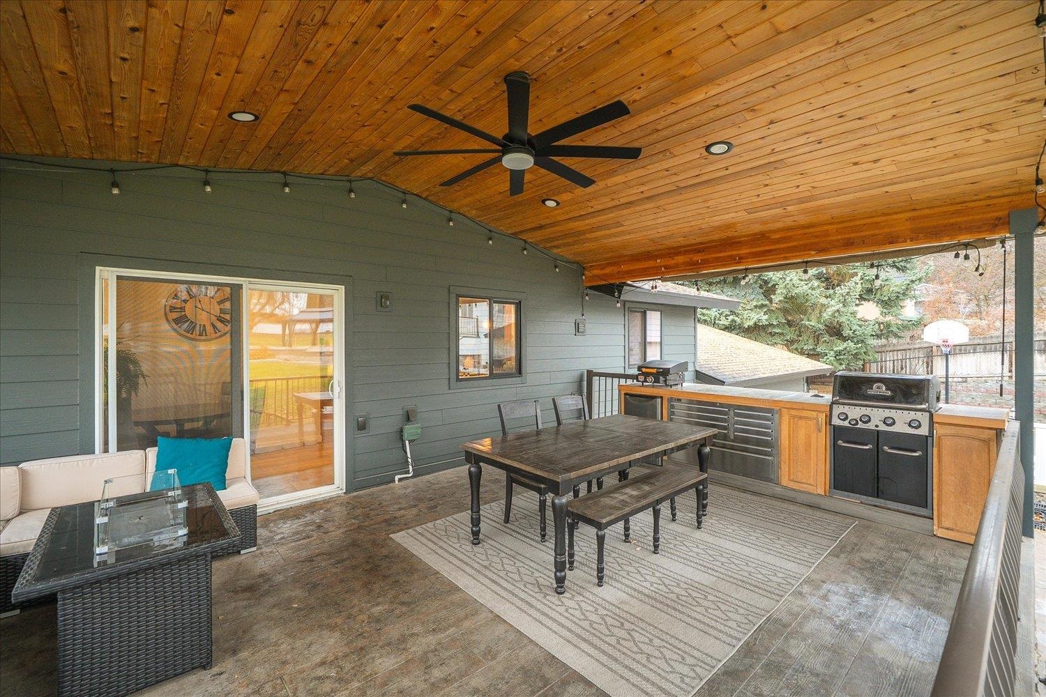 Colbert, Washington, 99005, United States, 5 Bedrooms Bedrooms, ,3 BathroomsBathrooms,Residential,For Sale,1998044