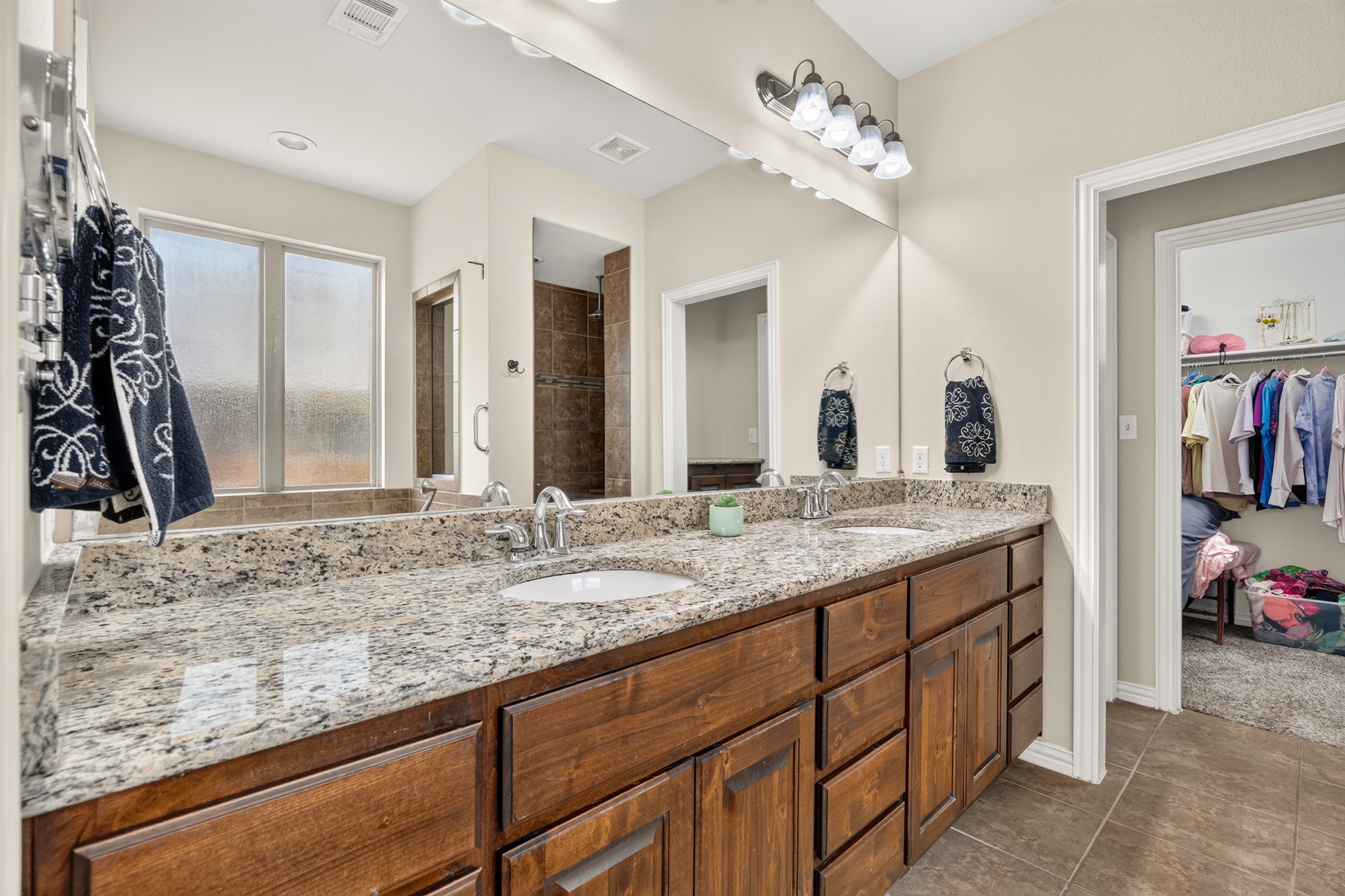  Masterfully Crafted Home in Belterra with Backyard Oasis - 物件實景