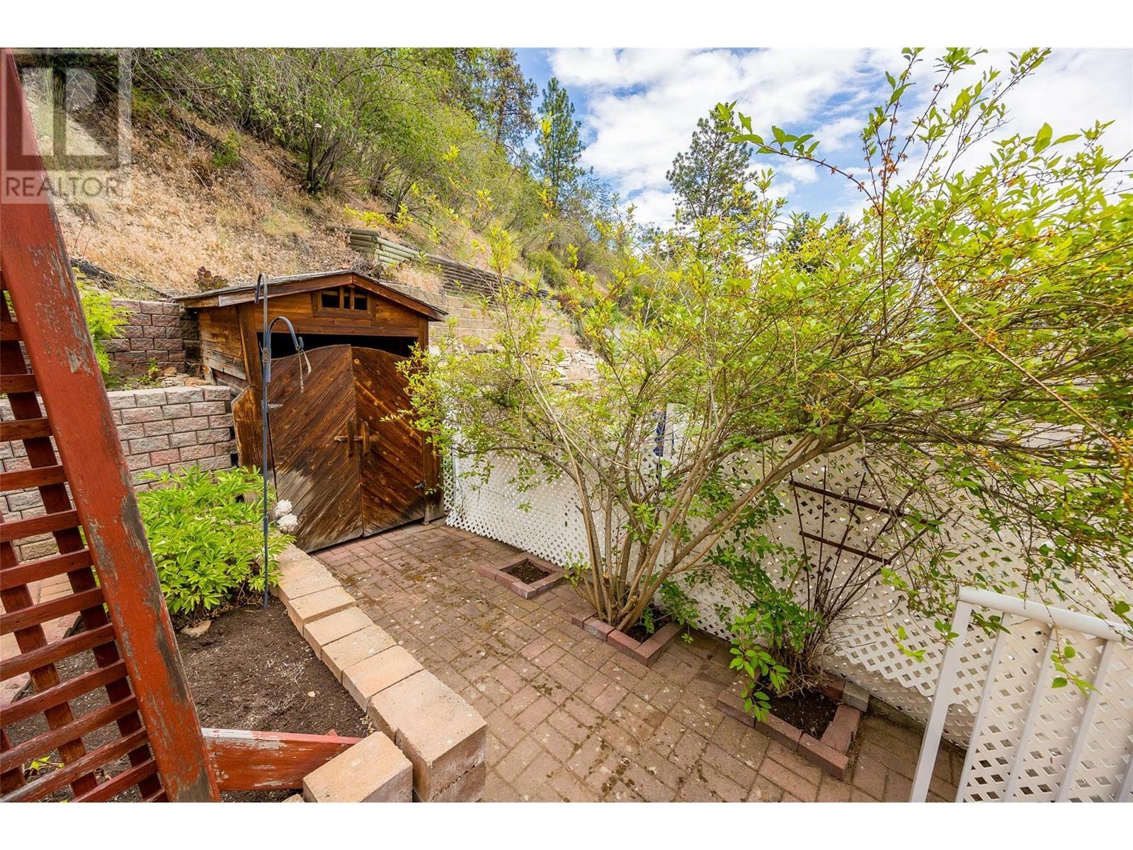 KELOWNA, British Columbia, V1V 1X3, CA, 4 Bedrooms Bedrooms, ,3 BathroomsBathrooms,Residential,For Sale,1876353