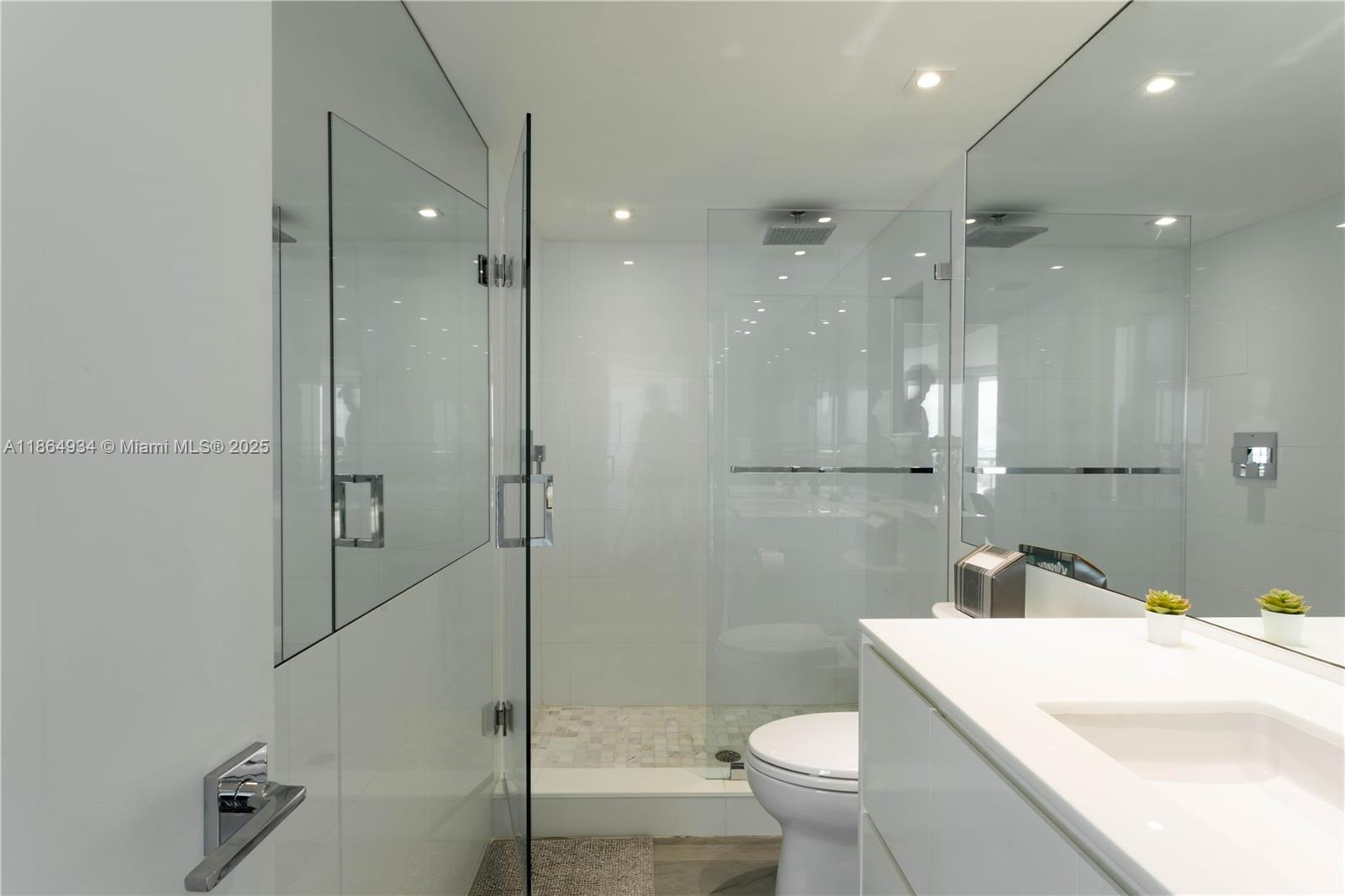 Miami Beach, Florida, 33141, United States, 2 Bedrooms Bedrooms, ,2 BathroomsBathrooms,Residential,For Sale,1927404