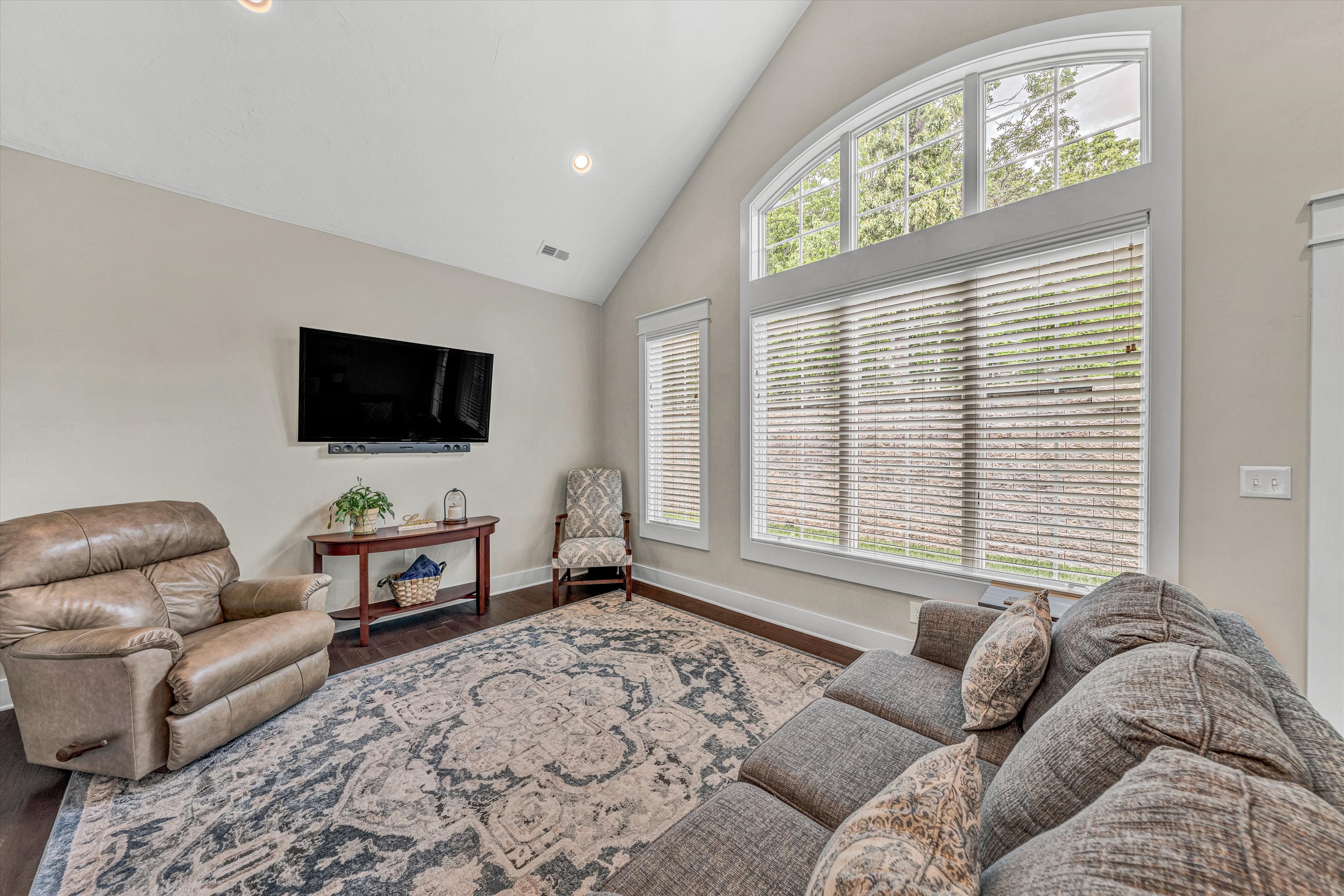 Blue Ridge, Virginia, 24064, United States, 4 Bedrooms Bedrooms, ,3 BathroomsBathrooms,Residential,For Sale,1930042
