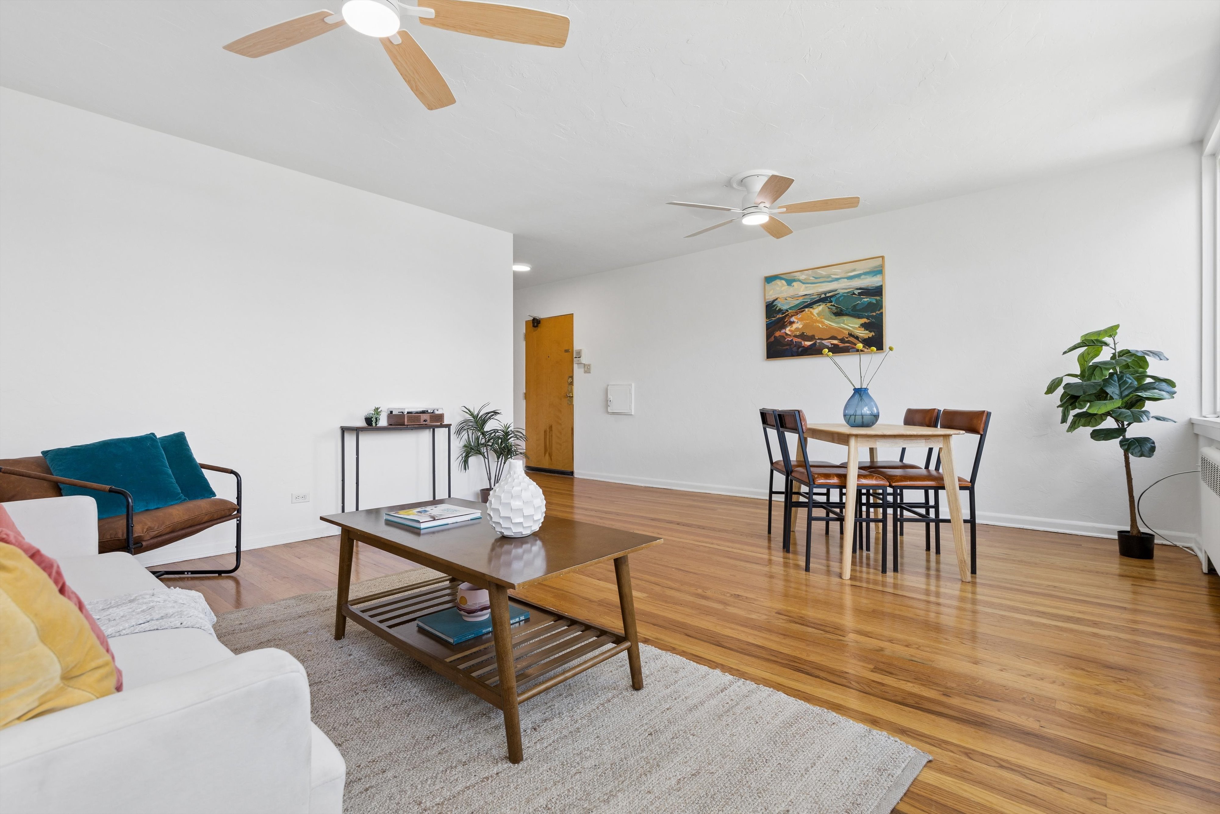  Perched atop a classic mid-century modern building in the heart of West Highland - 物件實景