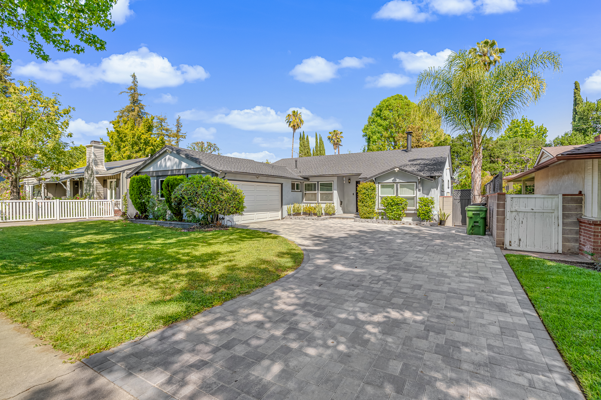  6626 Burnet Avenue - 物件實景