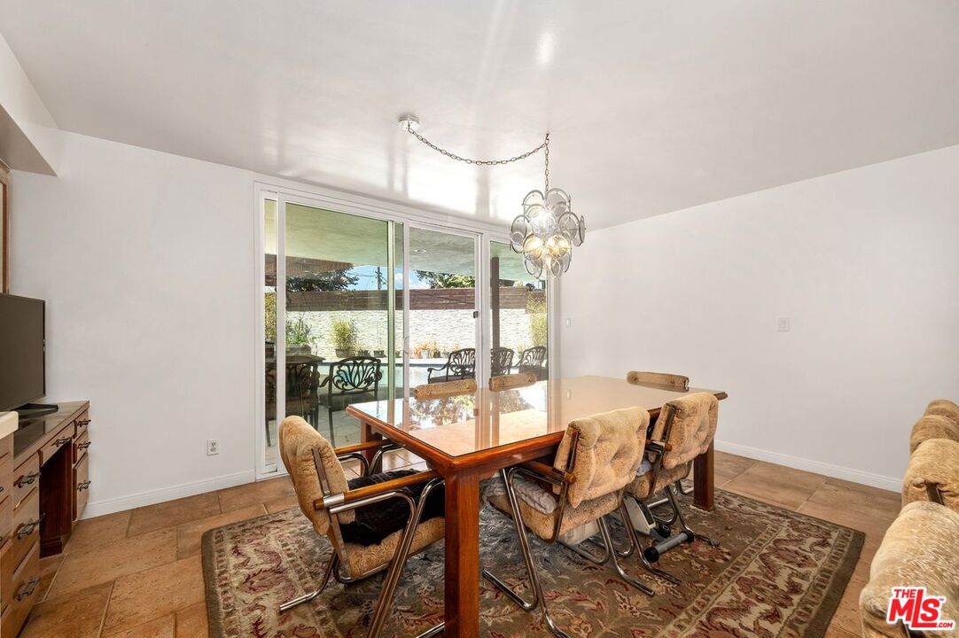 Los Angeles, California, 90056, United States, 5 Bedrooms Bedrooms, ,5 BathroomsBathrooms,Residential,For Sale,1918507