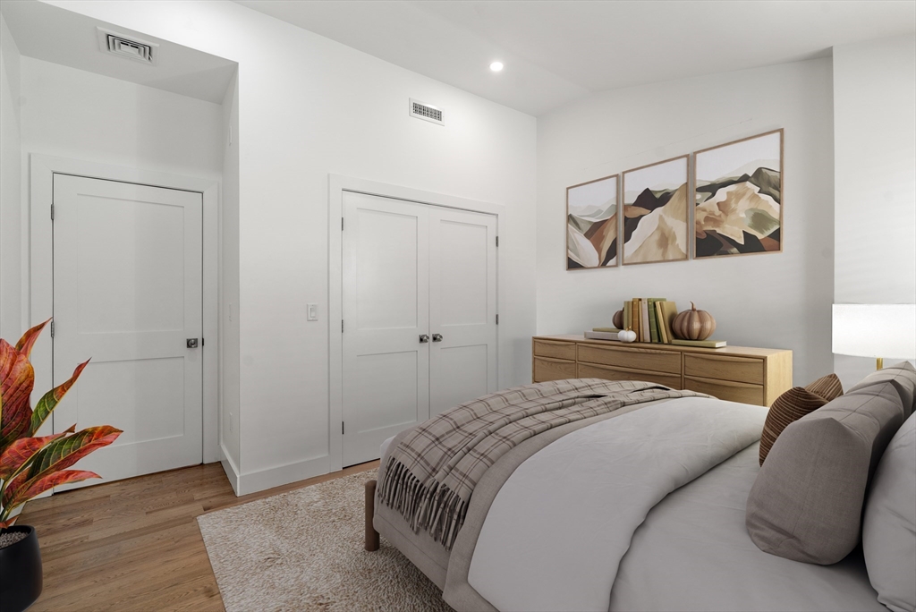 Waltham, Massachusetts, 02451, United States, 3 Bedrooms Bedrooms, ,2 BathroomsBathrooms,Residential,For Sale,1960528