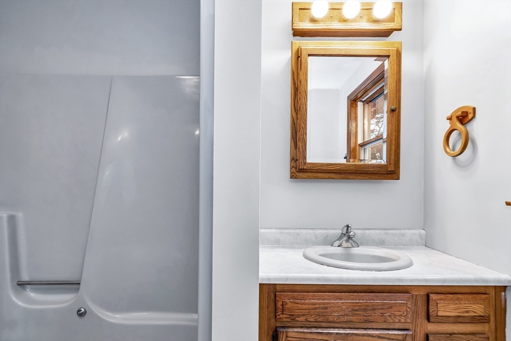 Dracut, Massachusetts, 01826, United States, 3 Bedrooms Bedrooms, ,2 BathroomsBathrooms,Residential,For Sale,1982385