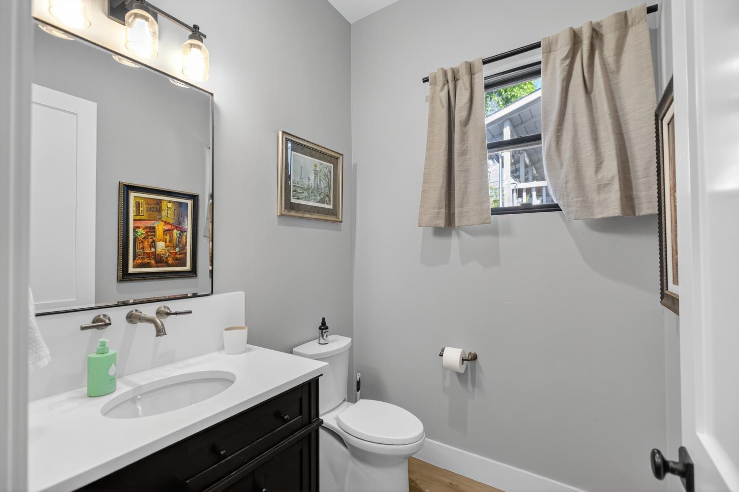 Sacramento, California, 95816, United States, 3 Bedrooms Bedrooms, ,5 BathroomsBathrooms,Residential,For Sale,1978117