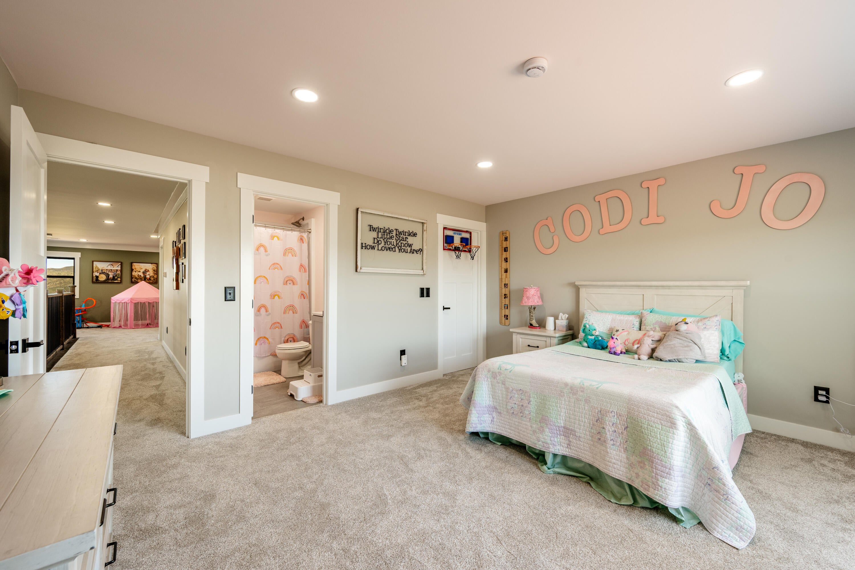 Ranchester, Wyoming, 82839, United States, 5 Bedrooms Bedrooms, ,4 BathroomsBathrooms,Residential,For Sale,2016525