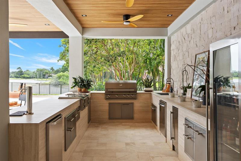Weston, Florida, 33331, United States, 7 Bedrooms Bedrooms, ,9 BathroomsBathrooms,Residential,For Sale,1946951