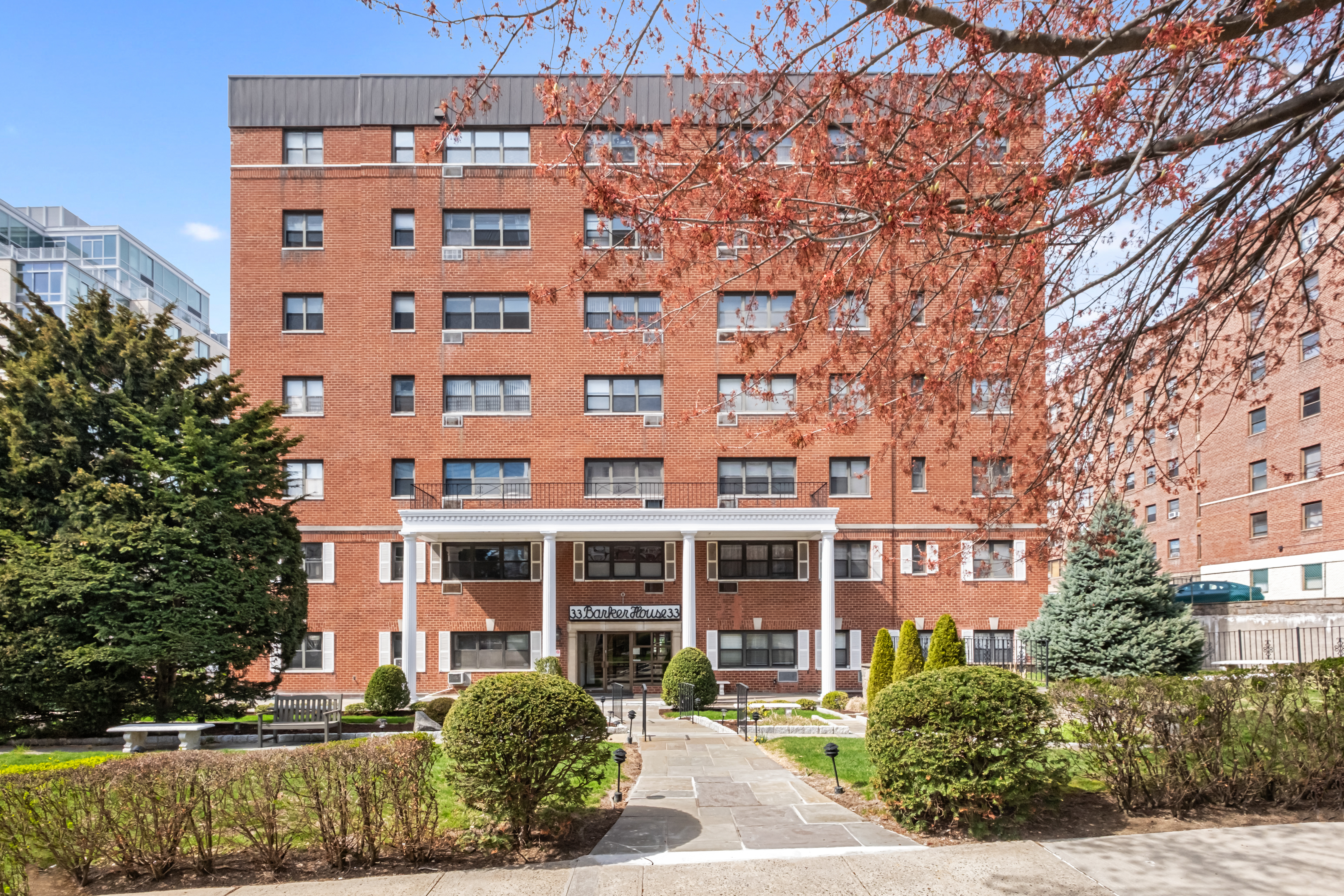  Located in the heart of White Plains. - 物件實景