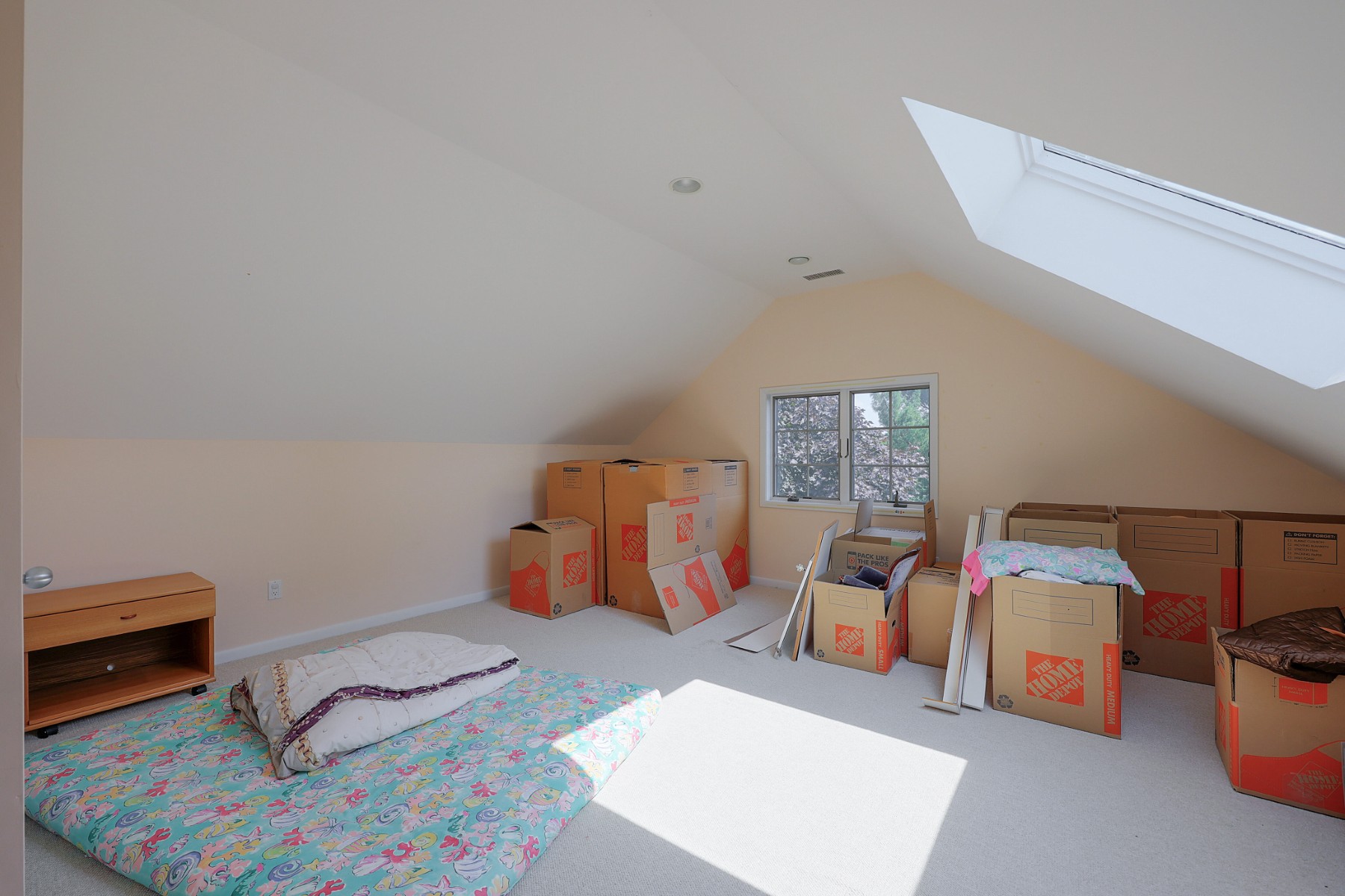  Contemporary Colonial Set in Peaceful Private Setting - 物件實景