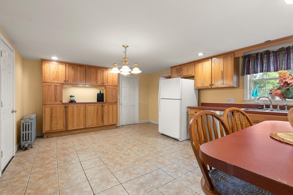 North Attleboro, Massachusetts, 02760, United States, 5 Bedrooms Bedrooms, ,2 BathroomsBathrooms,Residential,For Sale,1939439