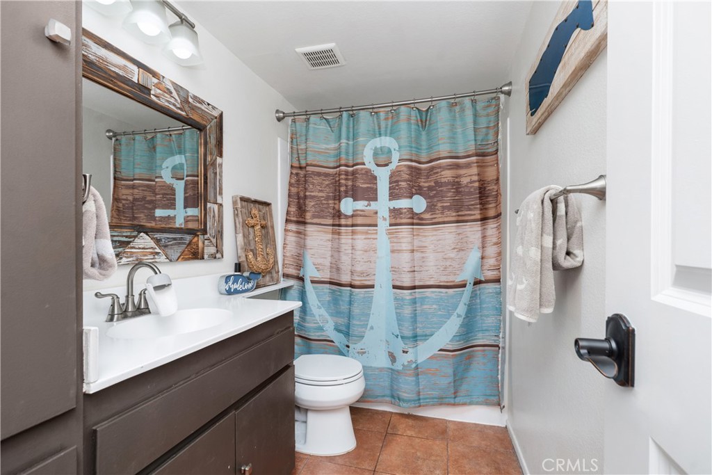 Long Beach, California, 90802, United States, 2 Bedrooms Bedrooms, ,2 BathroomsBathrooms,Residential,For Sale,1991408