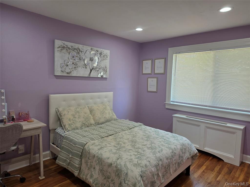 Bayside, New York, 11360, United States, 3 Bedrooms Bedrooms, ,3 BathroomsBathrooms,Residential,For Sale,1937207